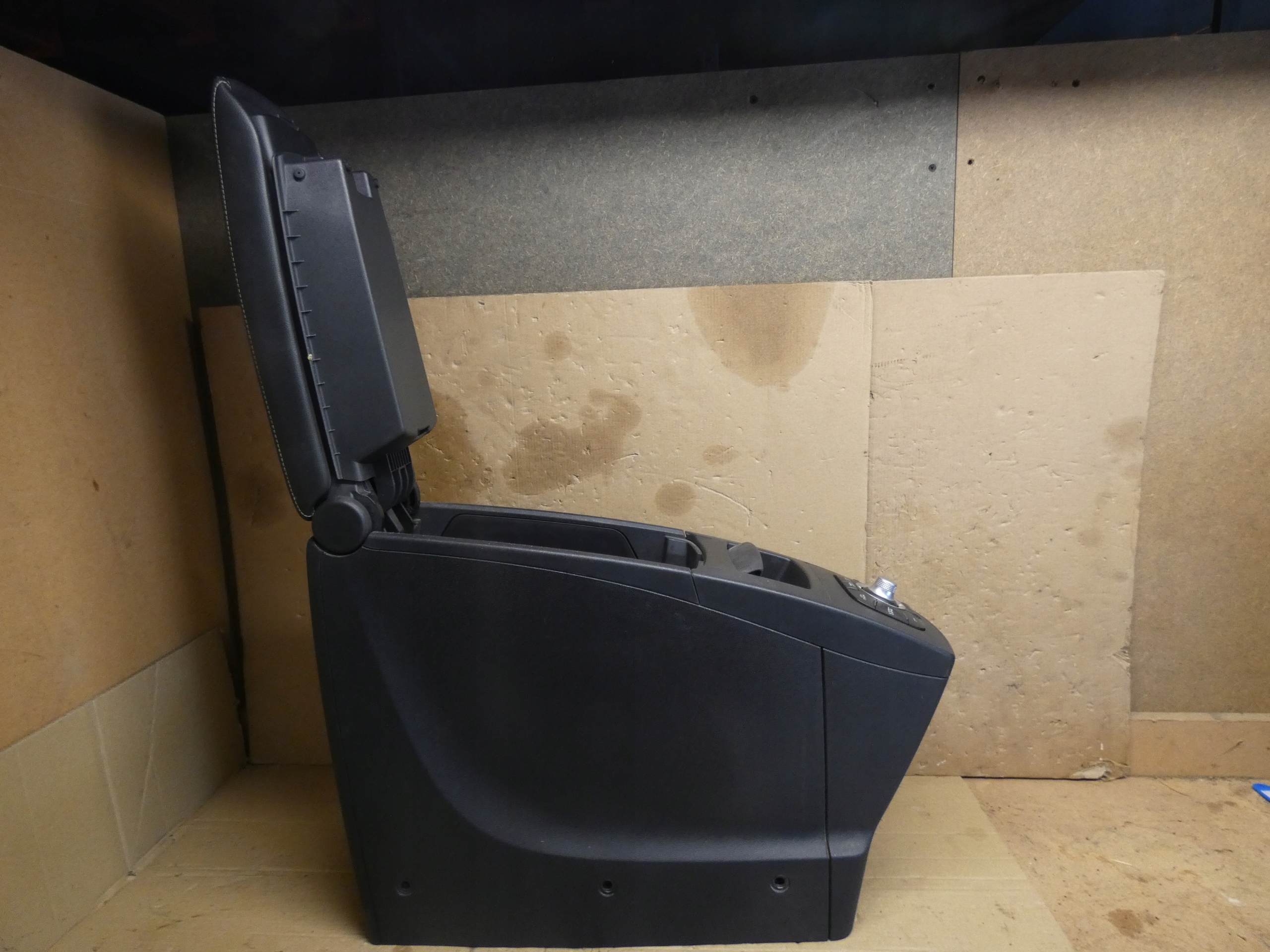 armrest RENAULT SCENIC III 8127320