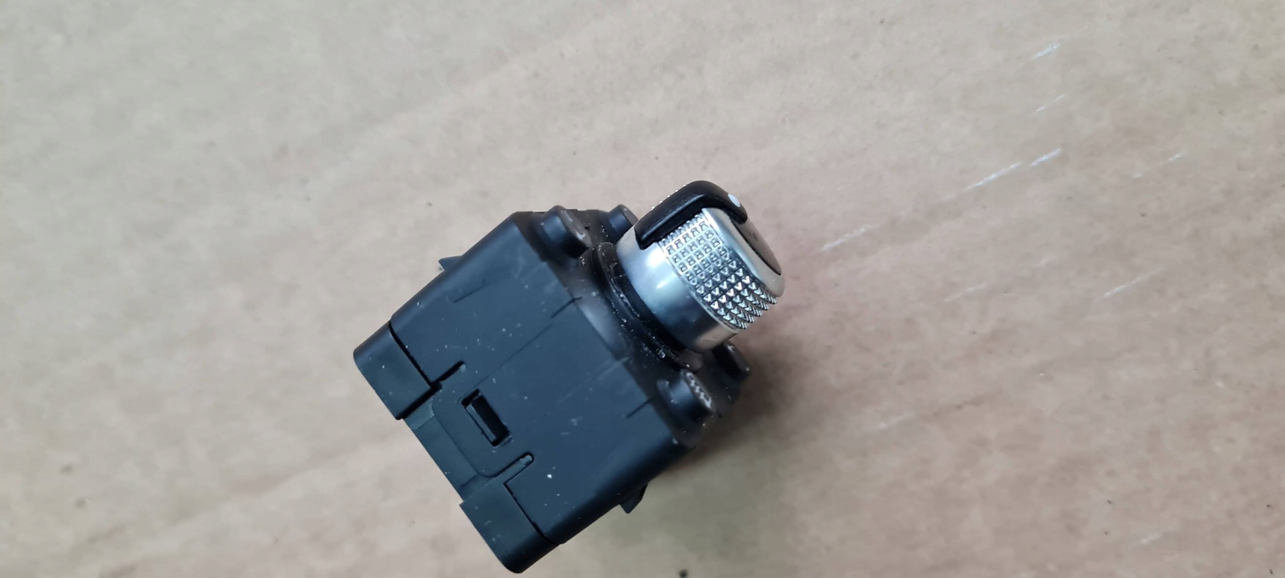 SQ5 Q5 80A mirror control switch POKRETLO SKLADANYCH 4M0959565Q