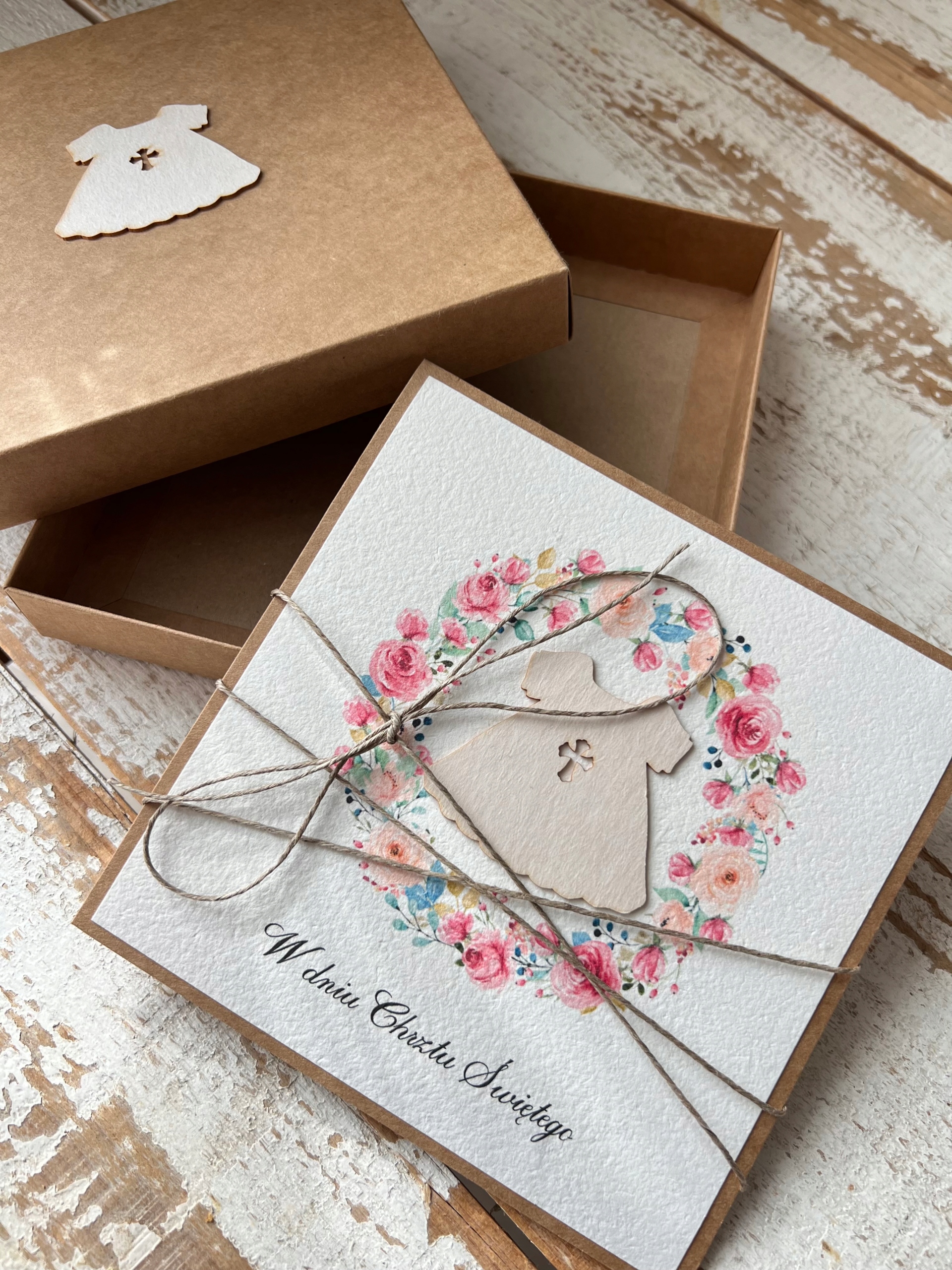 Ručně vyrobená kartička na křtiny, dárek ke křtinám v krabičce