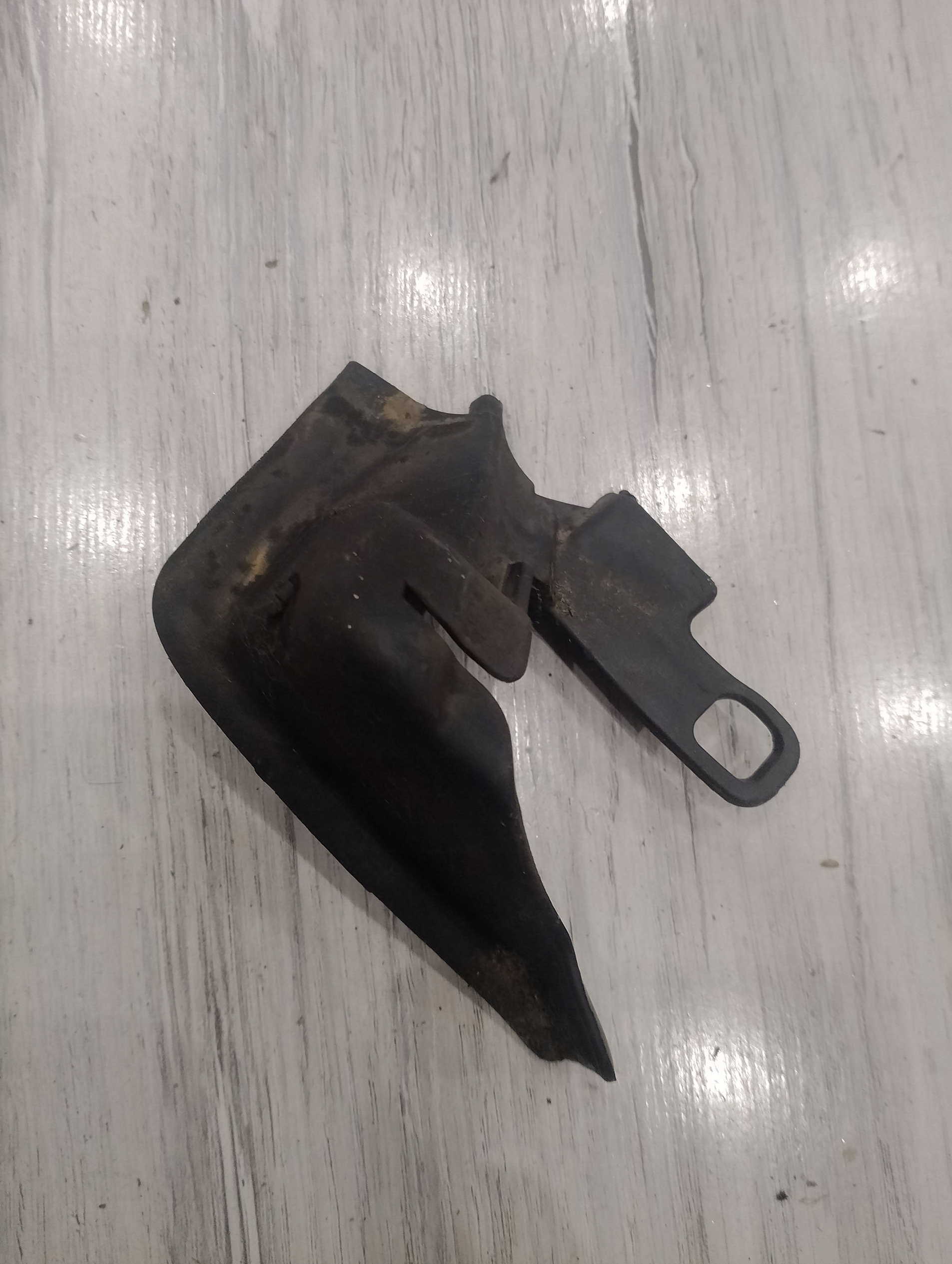 OSŁONA ZAWIASU MASKI CITROEN C4 PICASSO II LEWA 9678395480