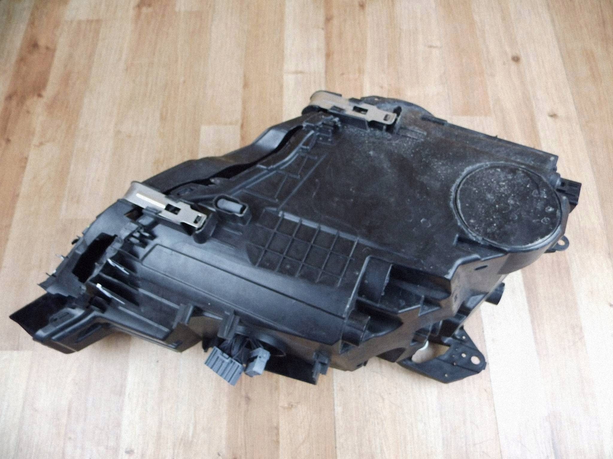 Volvo XC60 II 2023+ LIFT light left front front left 32404705