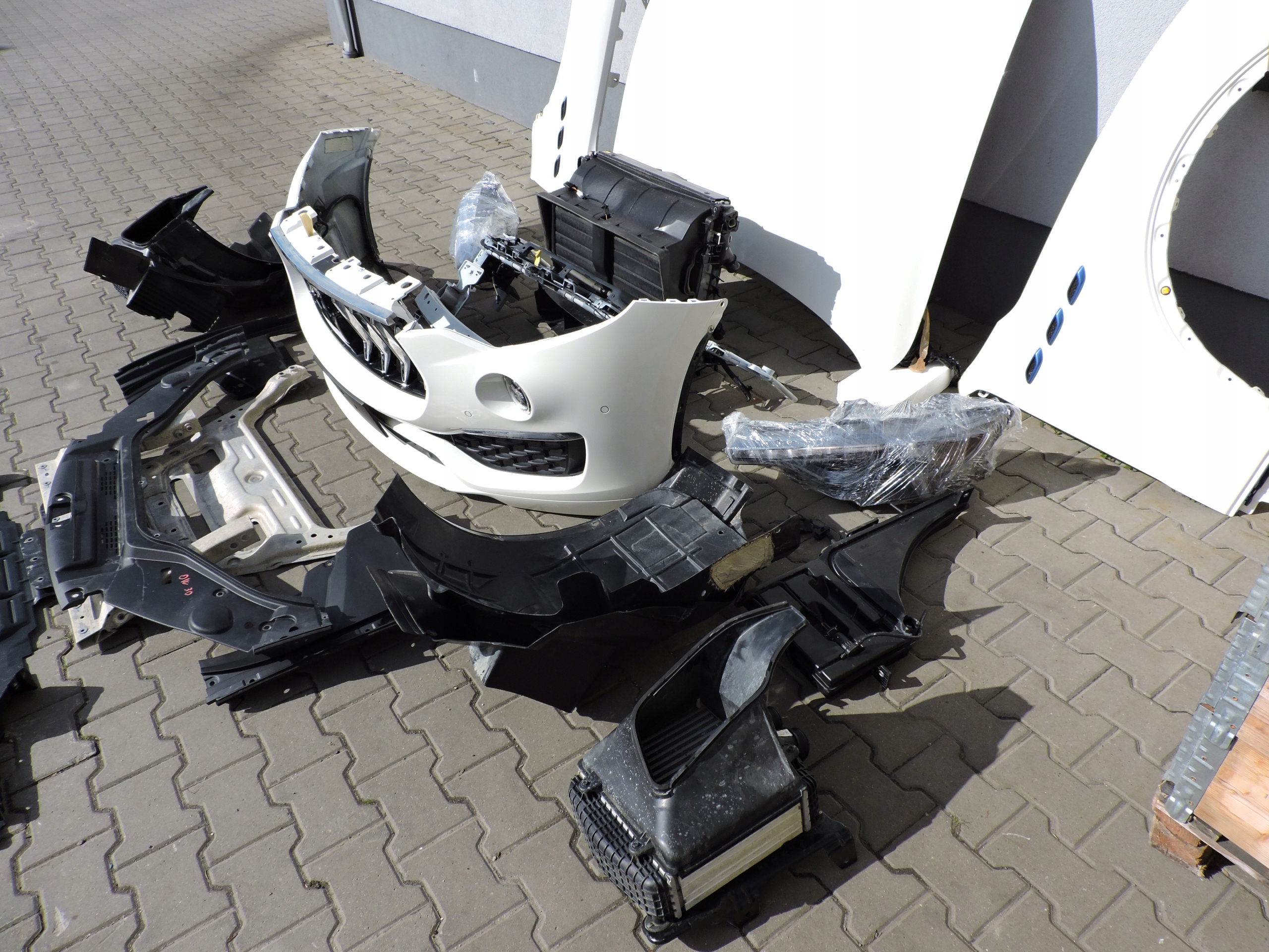 PRZÓD KOMPLETNY MASERATI LEVANTE GRANLUSSO Producent części Maserati OE