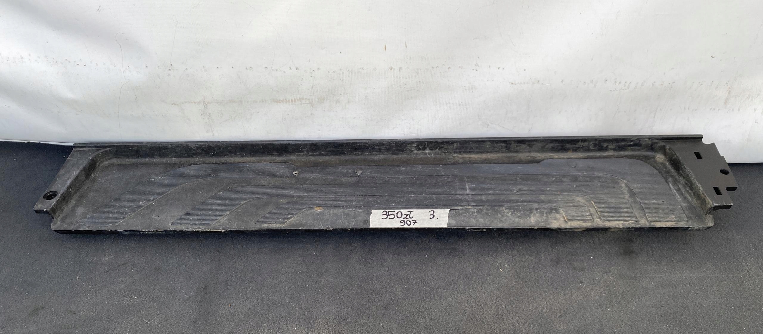 SPRINTER 907 910 17- STOPIEN cap threshold door PRAWYCH A9106861500