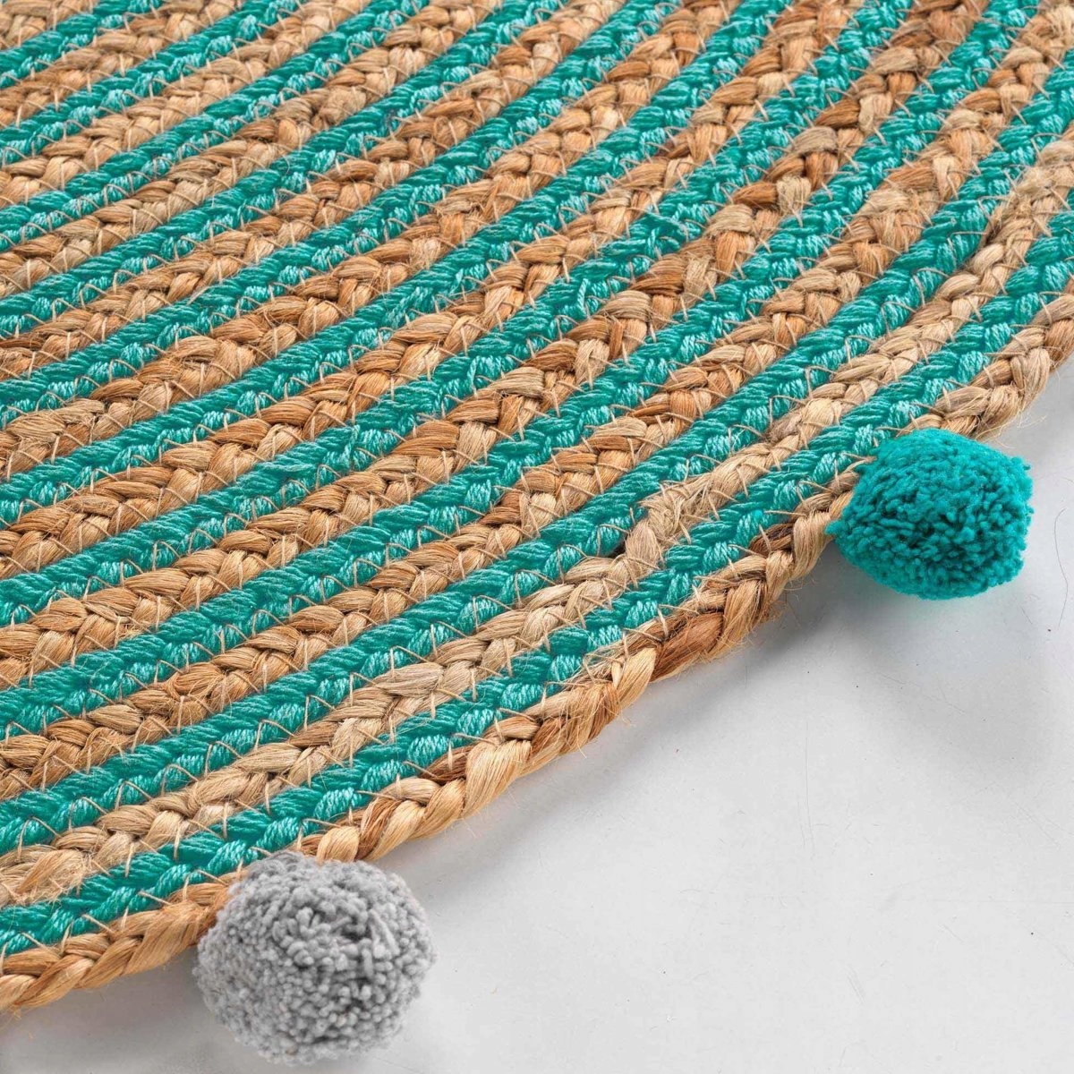 DYWANIK DZIECIĘCY OKRĄGŁY zielony z pomponami DO POKOJU DZIECIĘCEGO 90cm Kolor odcienie zieleni