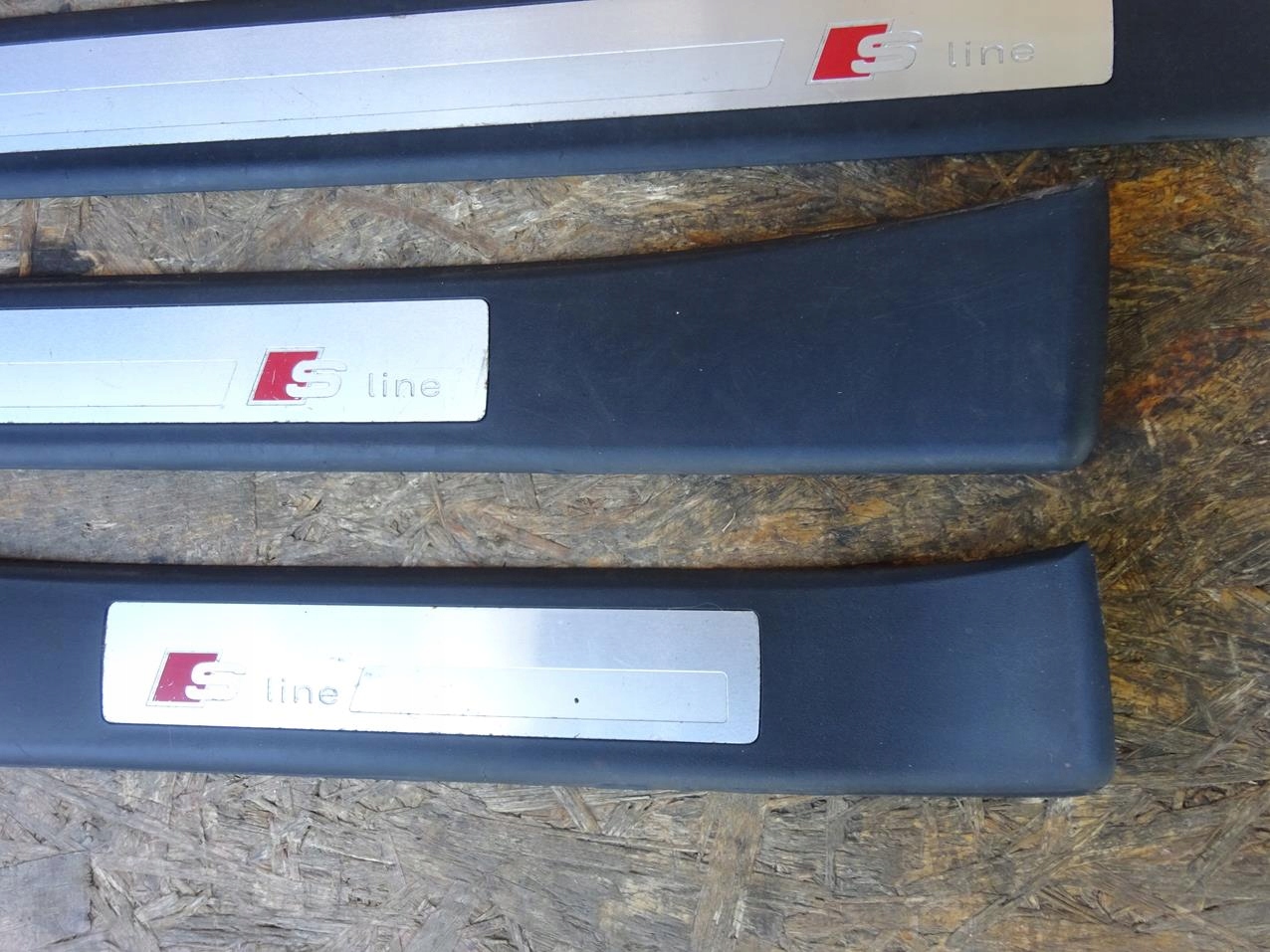 AUDI A4 B6 B7 LISTWY NAKŁADKI PROGOWE KOMPLET S-LINE Jakość części (zgodnie z GVO) O - oryginał z logo producenta pojazdu (OE)