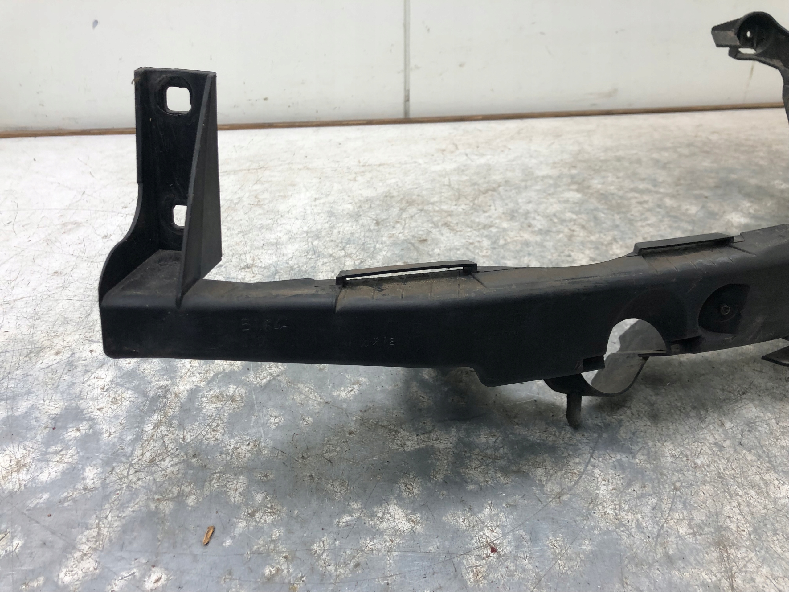 support lights left front BMW E90 7116707