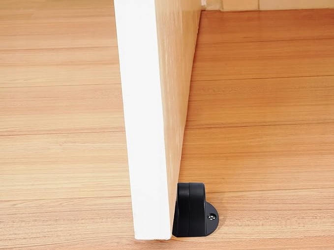 ODBOJNIK MAGNETYCZNY DO DRZWI ODBÓJ STOPER BLOKADA OGRANICZNIK CZARNY 1 szt Kod producenta Odbojnik magnetyczny stoper blokada B114