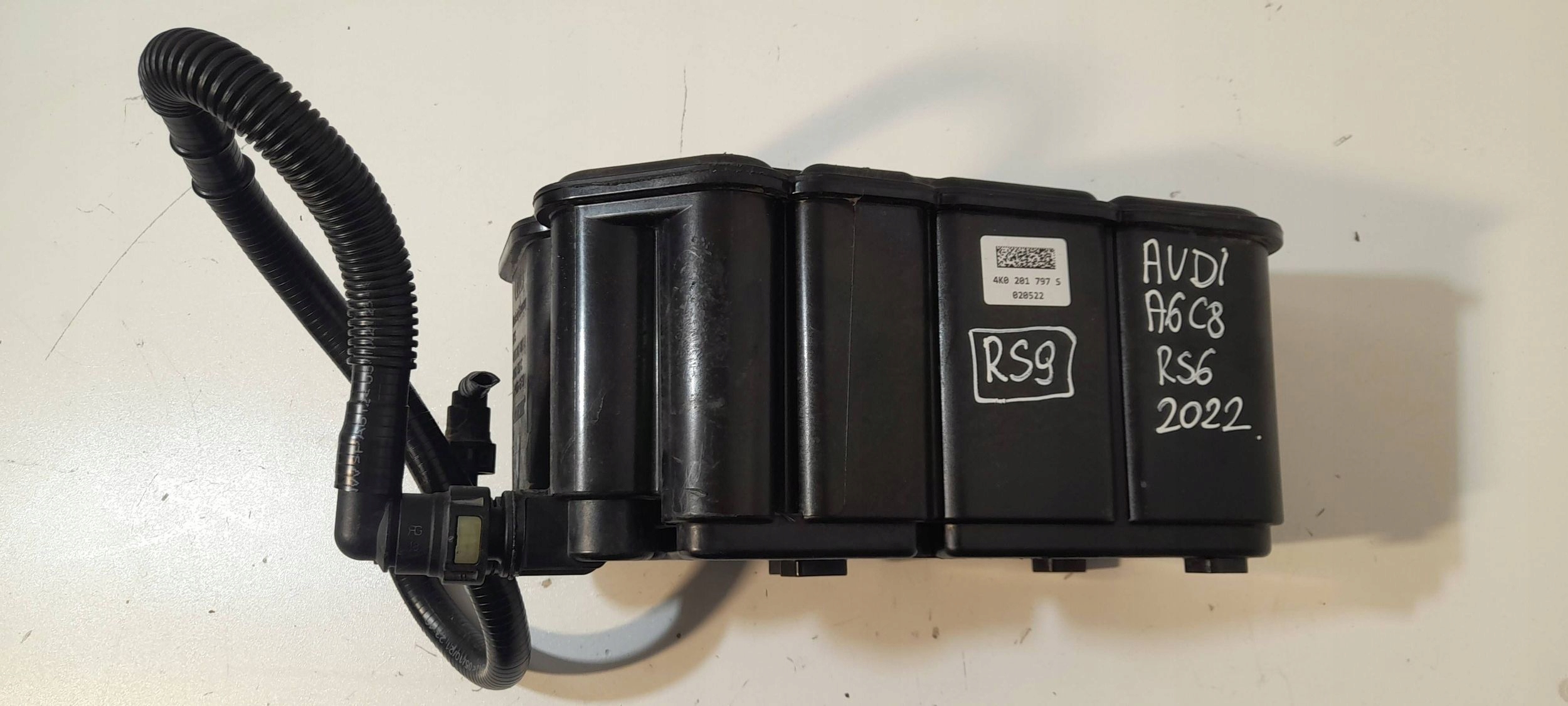 Audi RS6 C8 karbonski filter par goriva 4N0201801J (RS9)