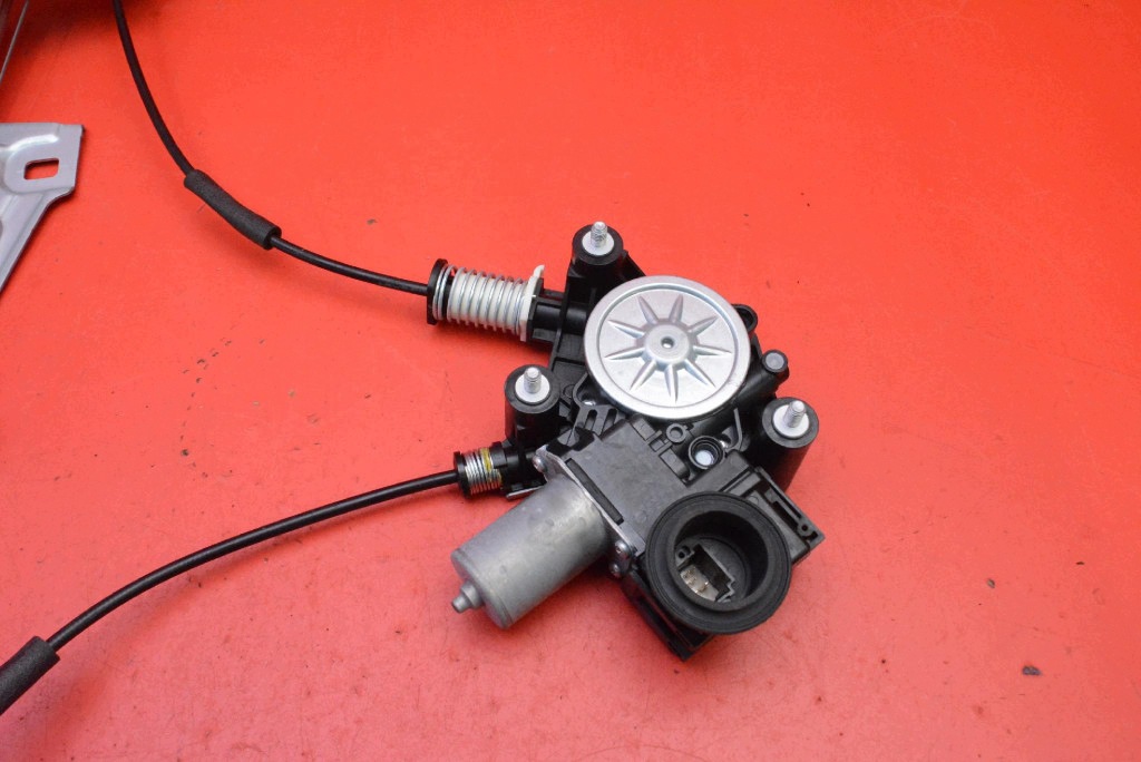 window regulator right front EU 85710-52330 TOYOTA YARIS 4 IV GR 20