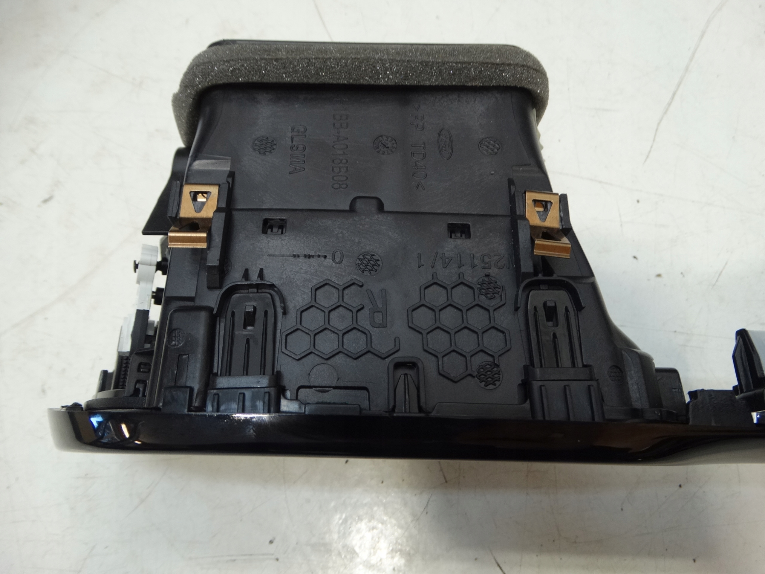 grid air conditioning devices right CHROM FORD FIESTA MK8 H1BB-A018B08