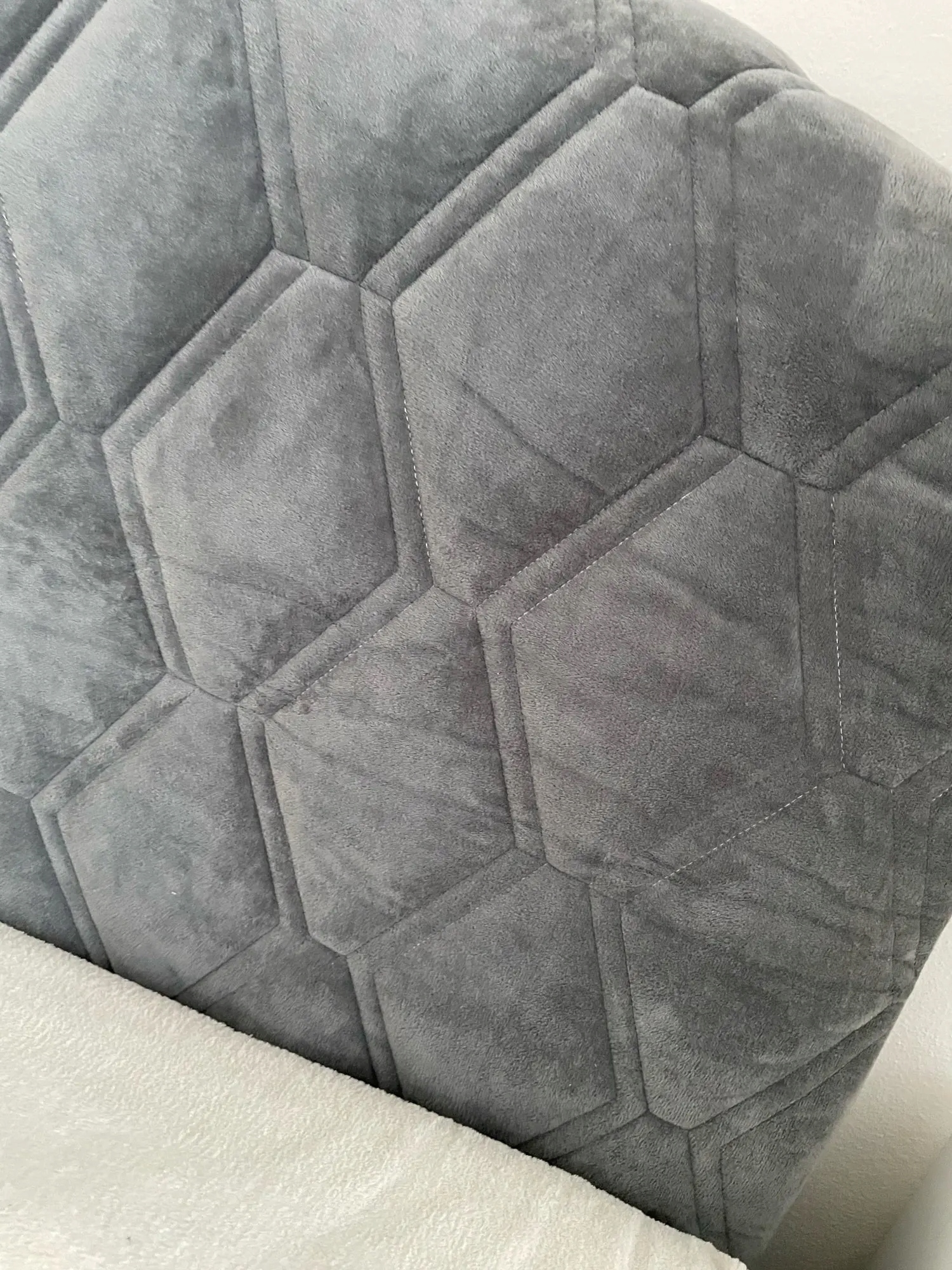 PIKOWANY POKROWIEC NA ZAGŁÓWEK ŁÓŻKA OCHRONNY POKROWIEC MIĘKKI 70x160CM Kształt wzoru plastry miodu