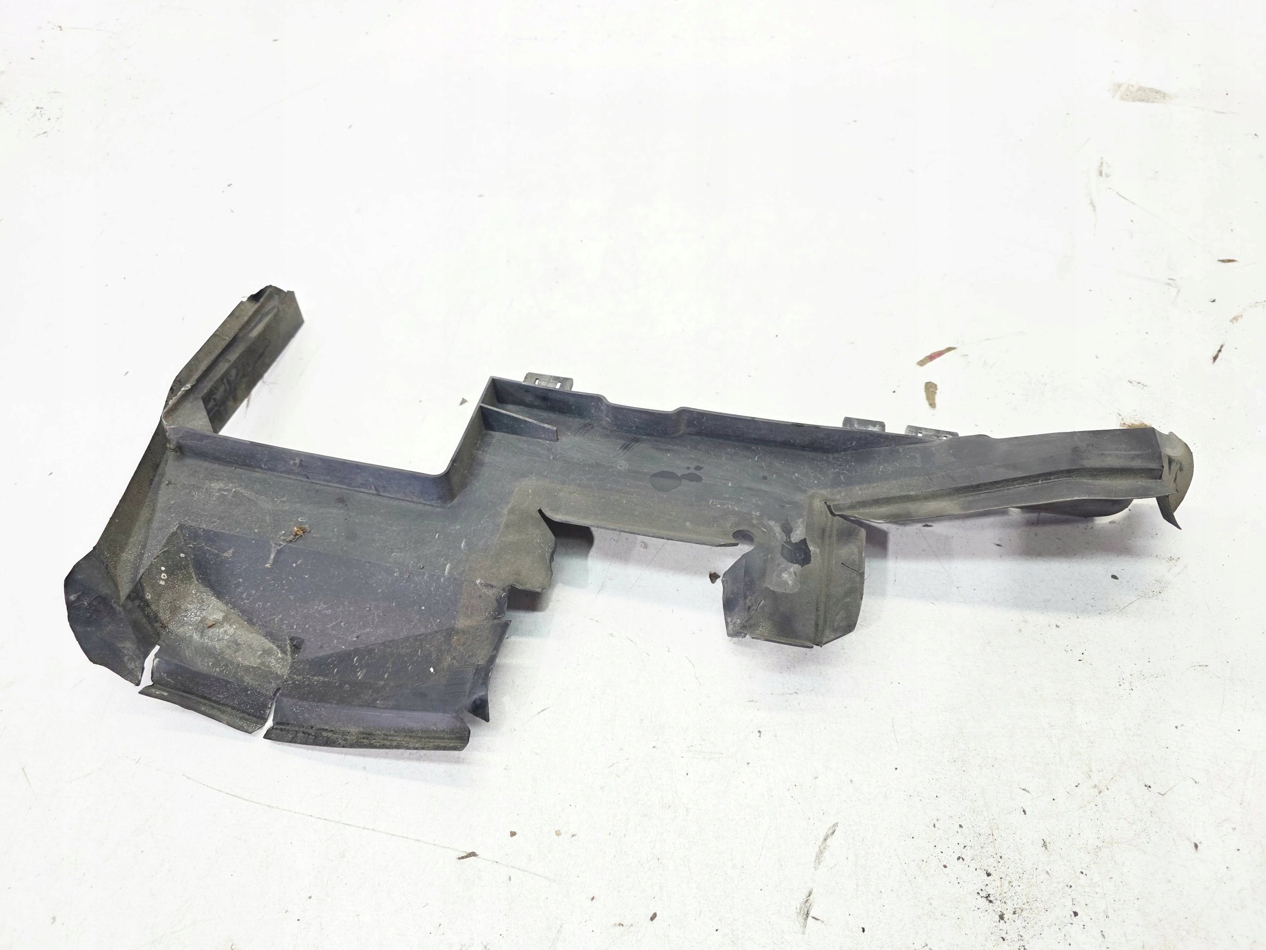 luftansaugkanal rechts AUDI A4 B8 A5 8T 8T0121284J