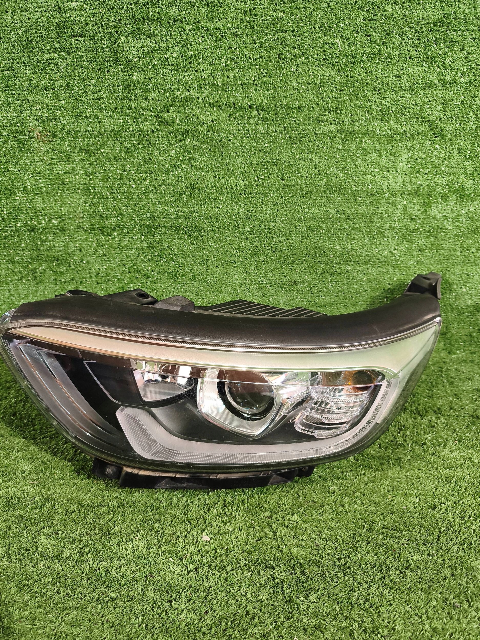 REFLEKTOR left front KIA STONIC 17- lens NR.987