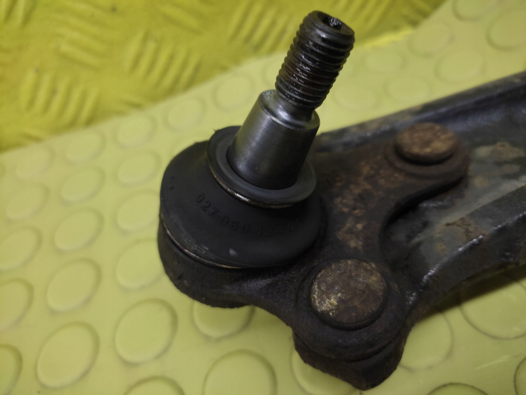 VW TOURAN 1.6 arm left front