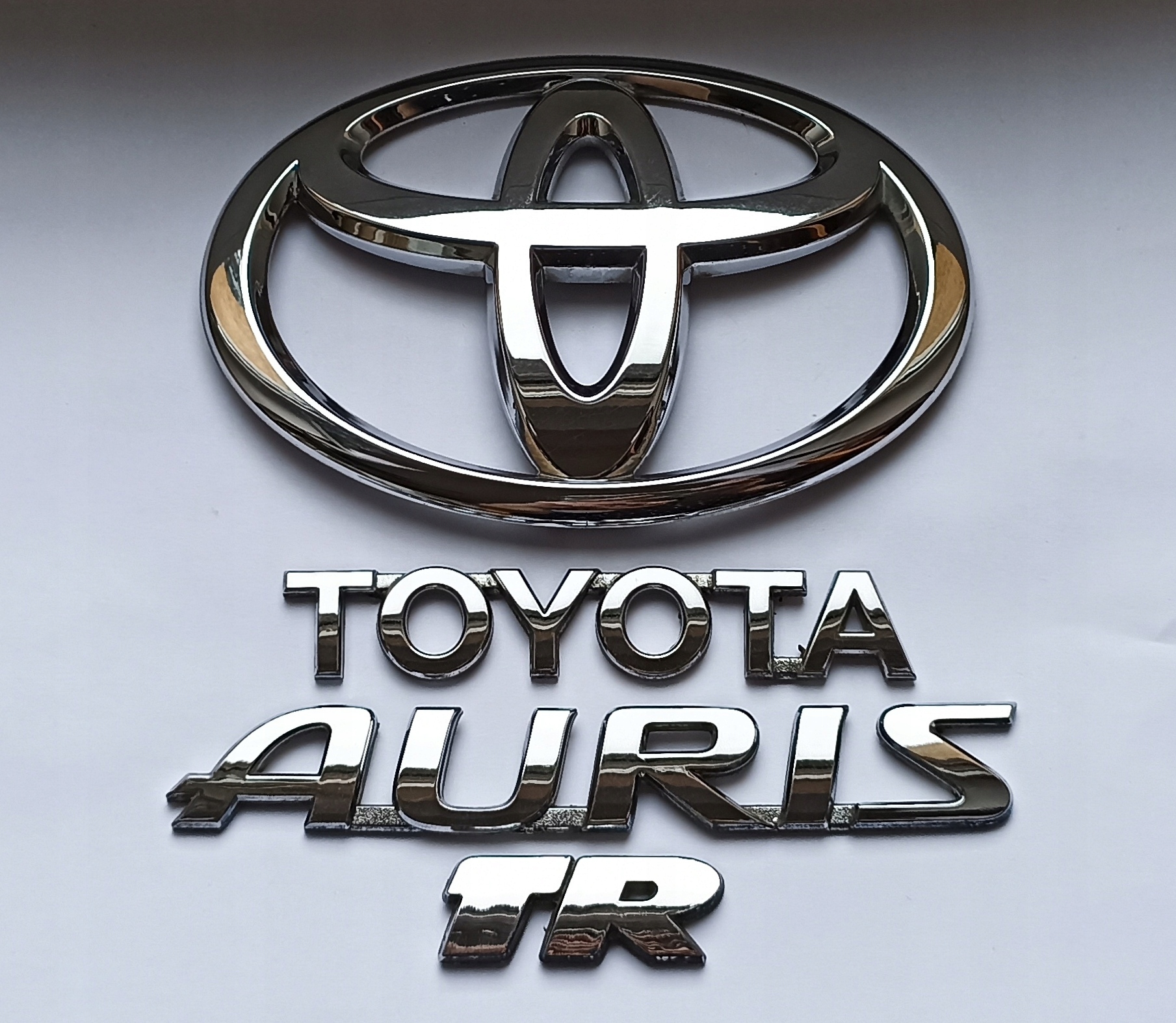 Napis emblemat Toyota Auris I 06-09r