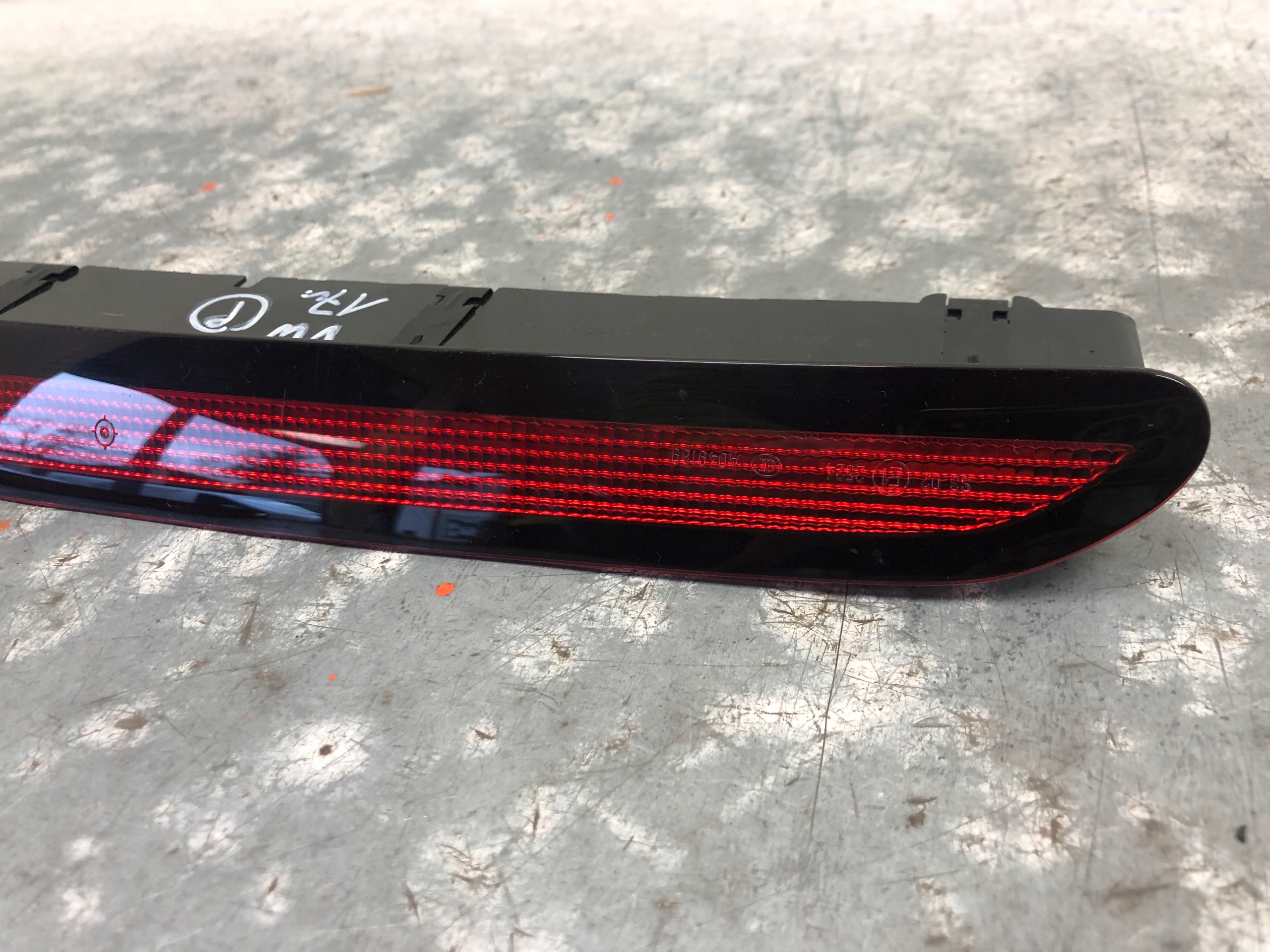 TRZECIE light STOP VW GOLF VII 5G0945087B