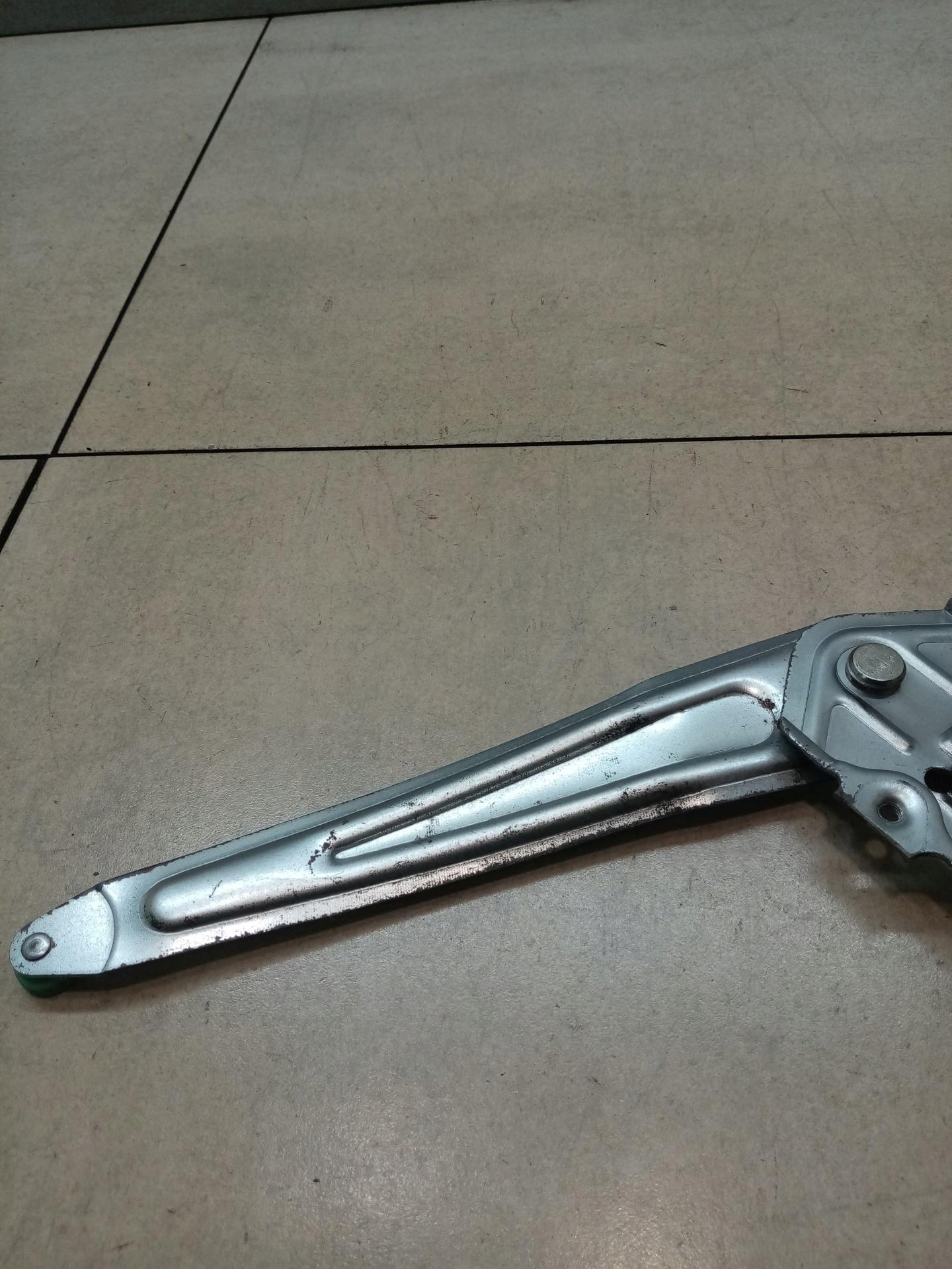 window regulator right rear part DAIHATSU CUORE VI