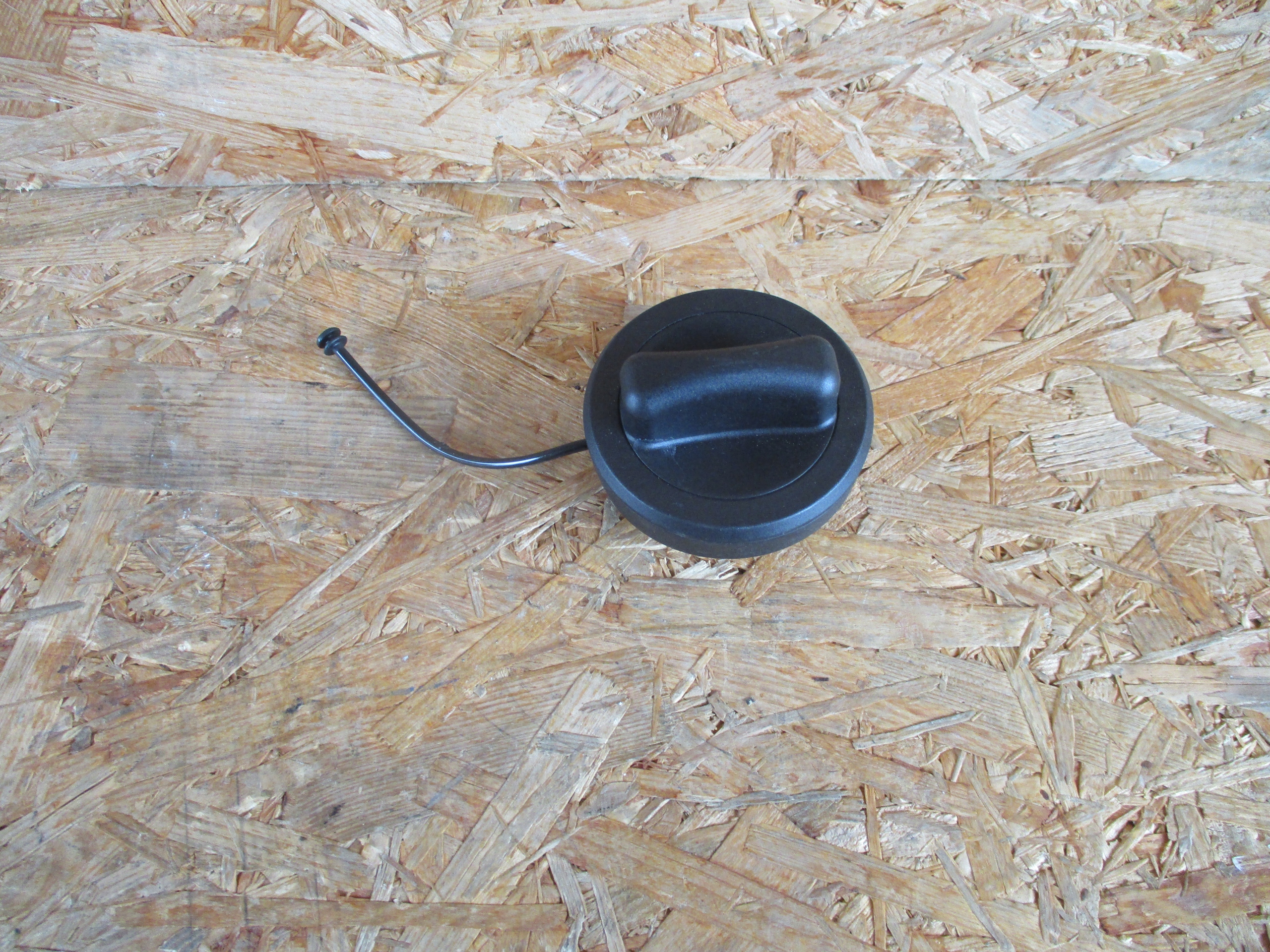 Крышка топливного бака Mercedes-BENZ OE A0004700800