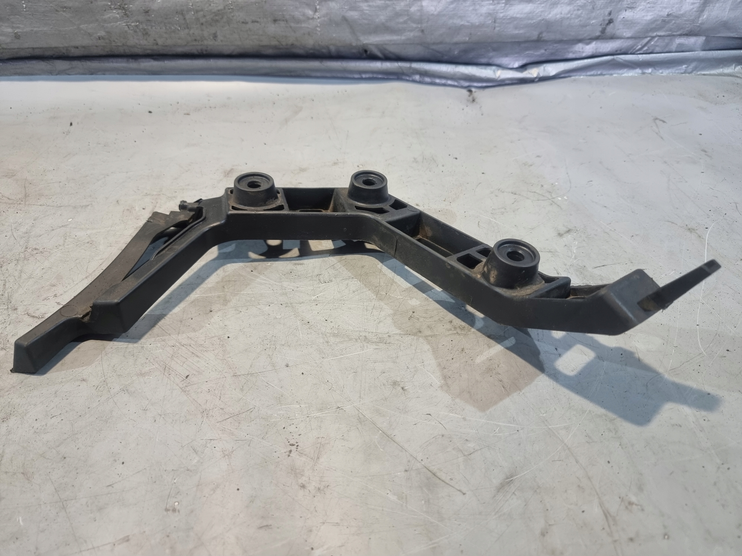 bumper bracket right rear part OE 5K6807394 VW GOLF VI HB 10r