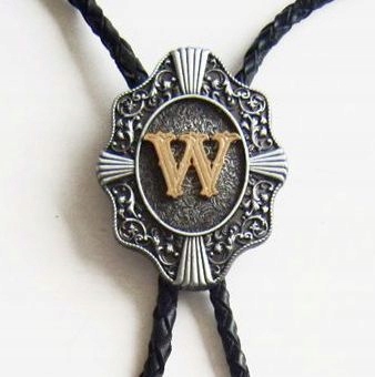 Kravata country western bolo s iniciálou W (např. pro jména: Wiesław, Wacław, Wincenty, Wanda)