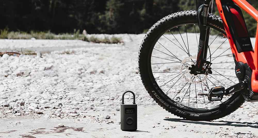 Pompka elektryczna Xiaomi Portable Air Compressor 2, czarna Kolor dominujący czarny