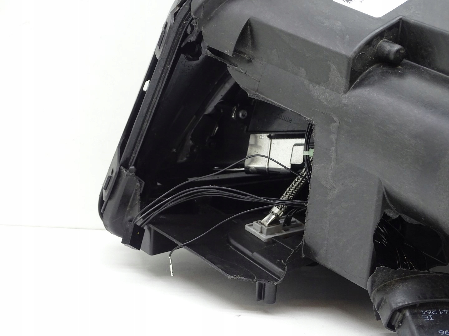 REFLEKTOR light right front right BI XENON MERCEDES GLA W156 A1569062000