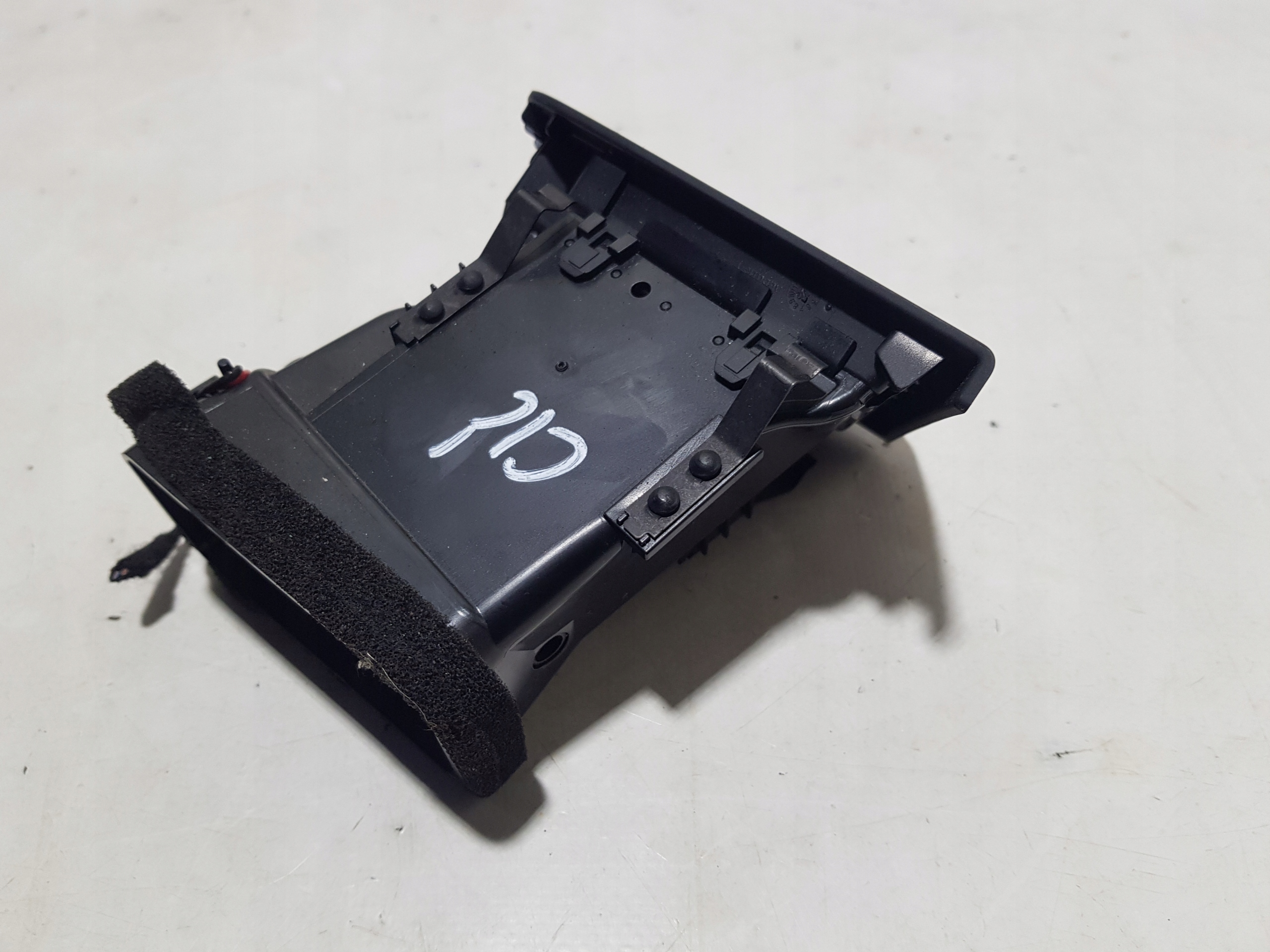 left grid KRATKI air conditioning devices MERCEDES W207 2078300154