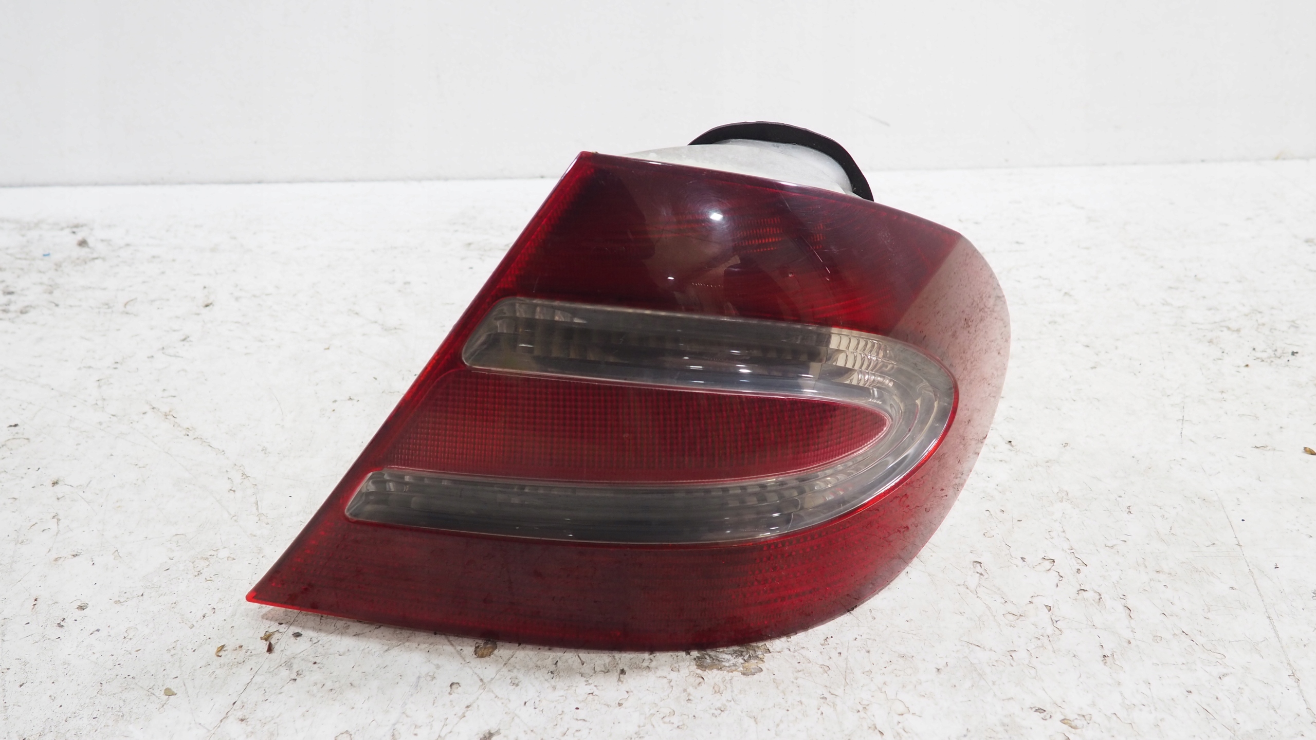 Mercedes CLK W209 light right rear part A2098200264