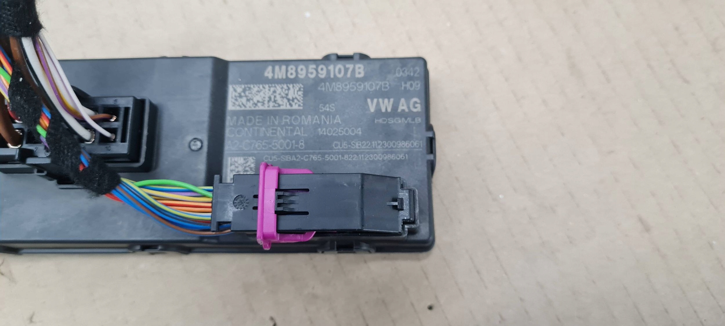 SQ8 4M RSQ8 Q8 module control unit bonnet boot connecting spoiler 4M8959107B