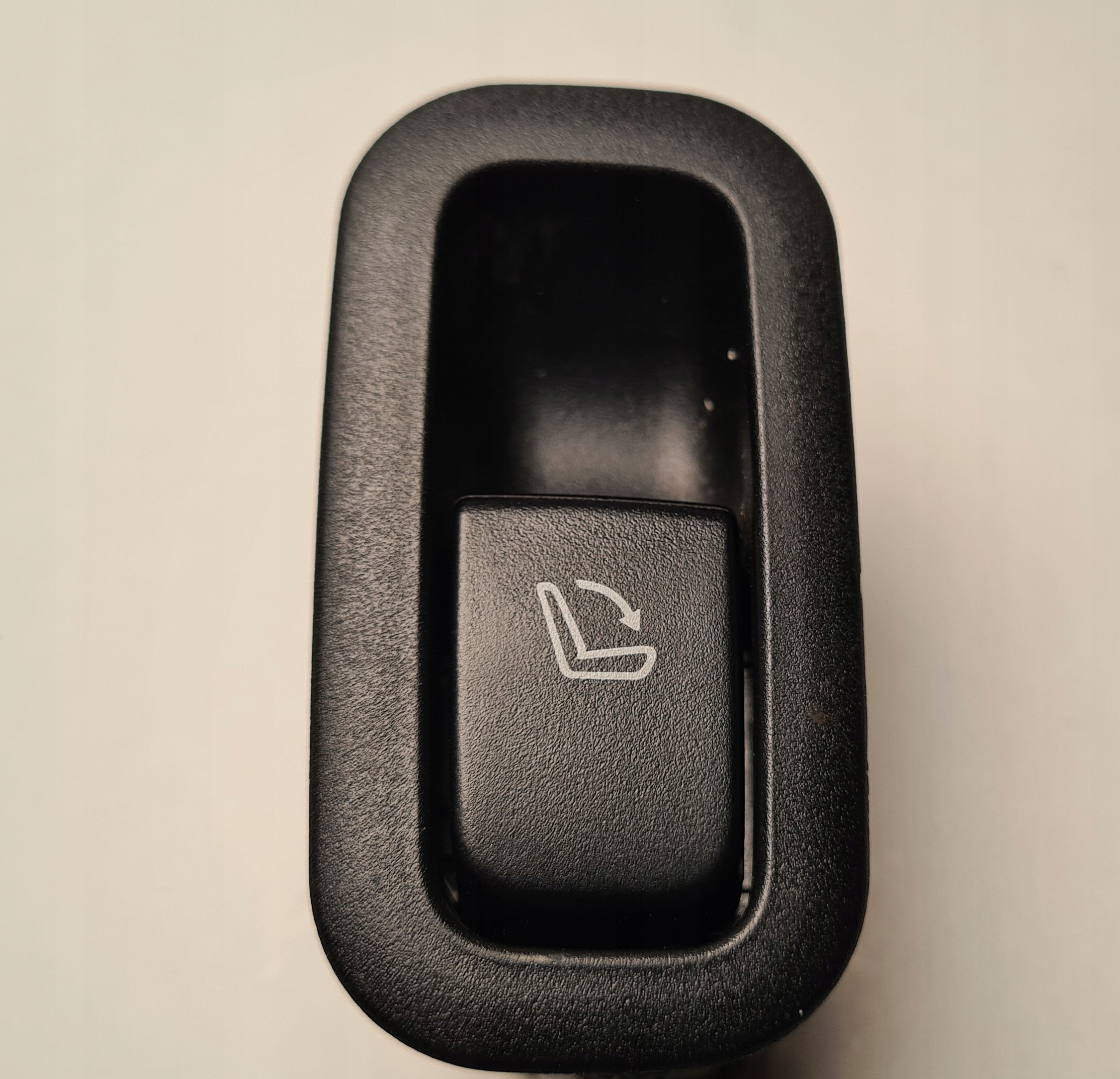SUBARU FORESTER IV Włącznik Opuszczania Foteli Tył