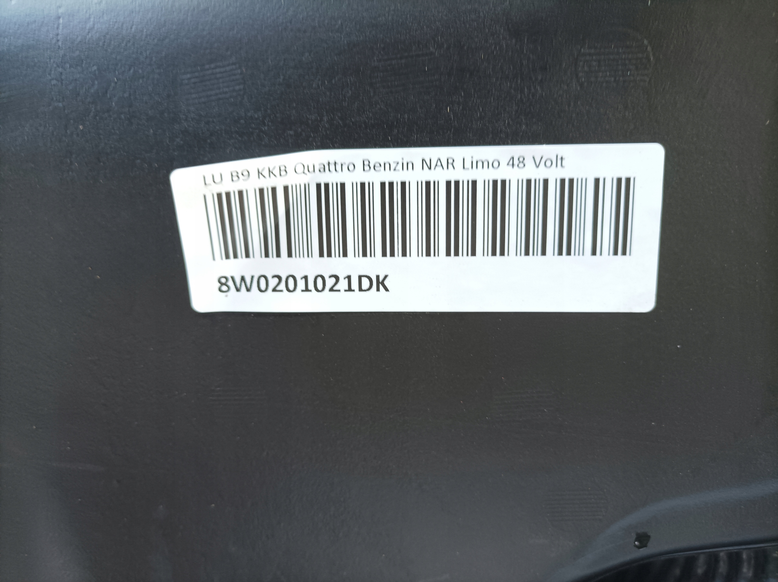 AUDI A4 B9 tank 8W0201021DK