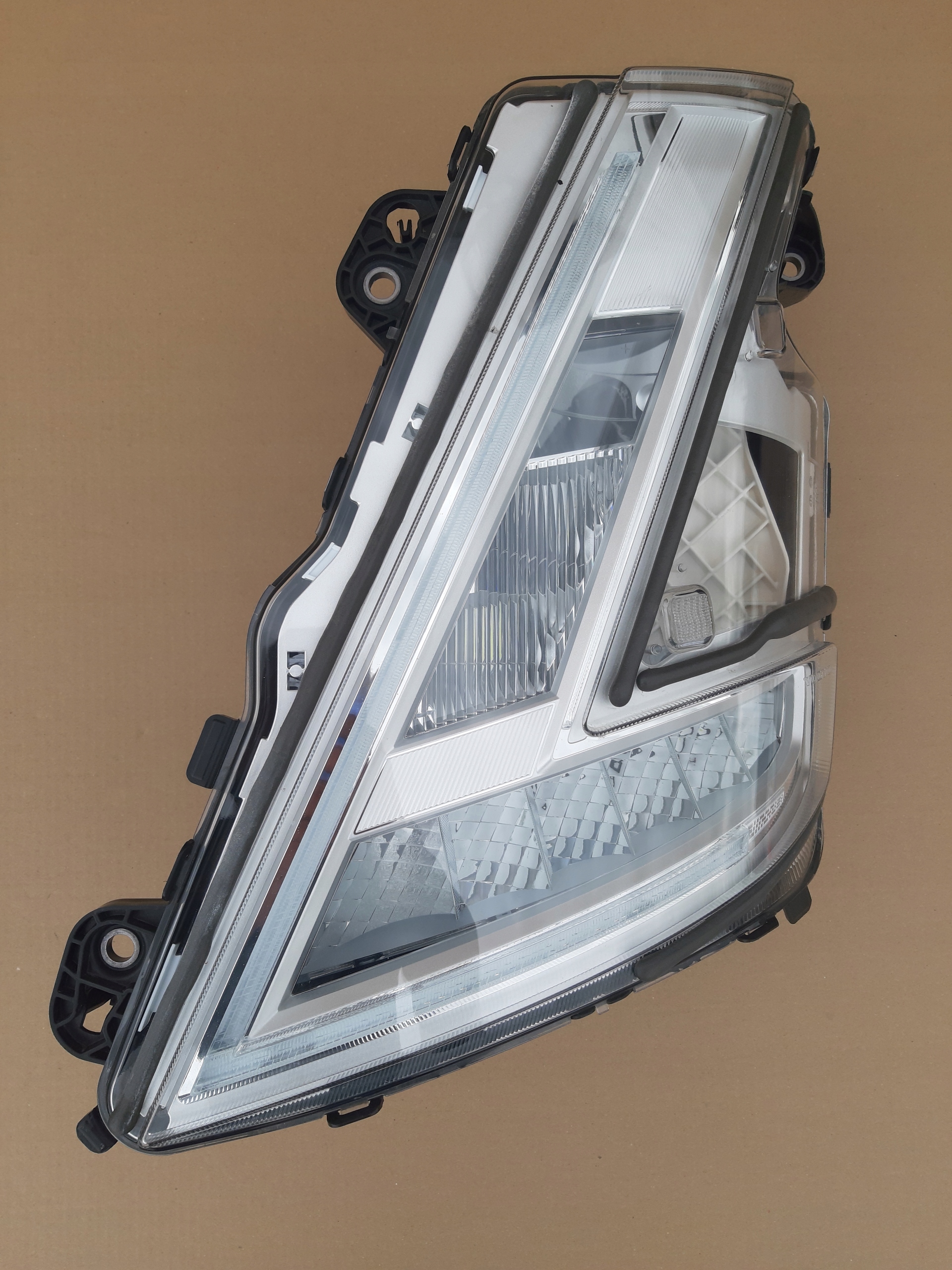 VOLVO FH5 REFLEKTOR LEWY FULL LED LAMPA LEWA Strona zabudowy lewa
