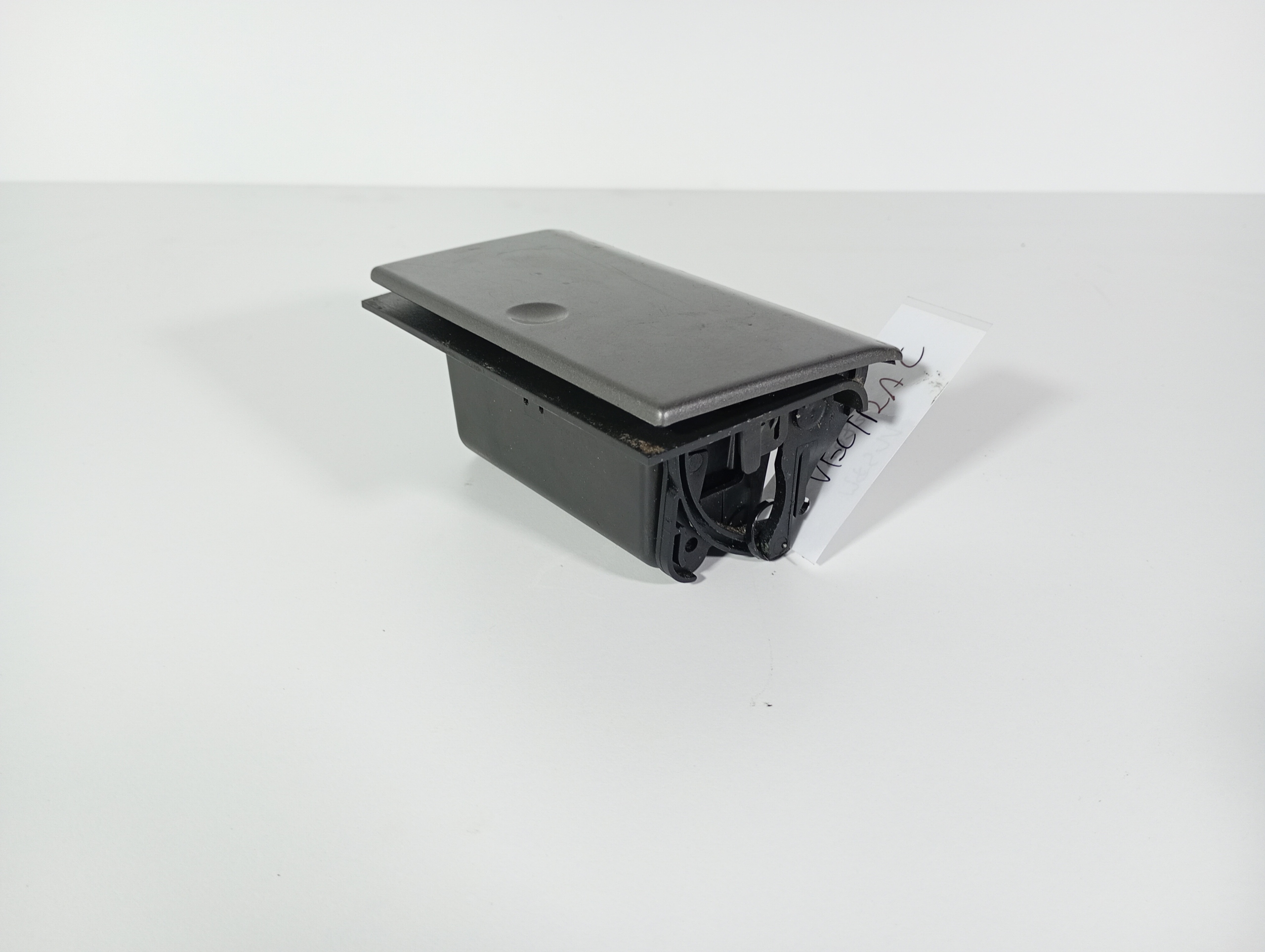 Opel Vectra C 02-08 passenger compartment ashtray OE 9181518