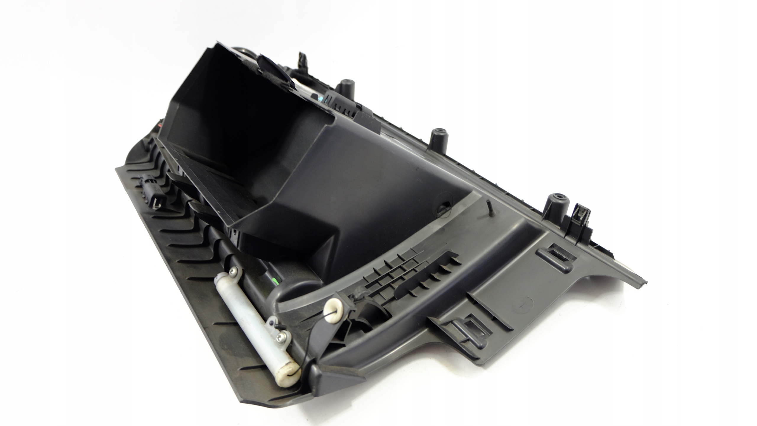 volvo C30 бардачок пассажира