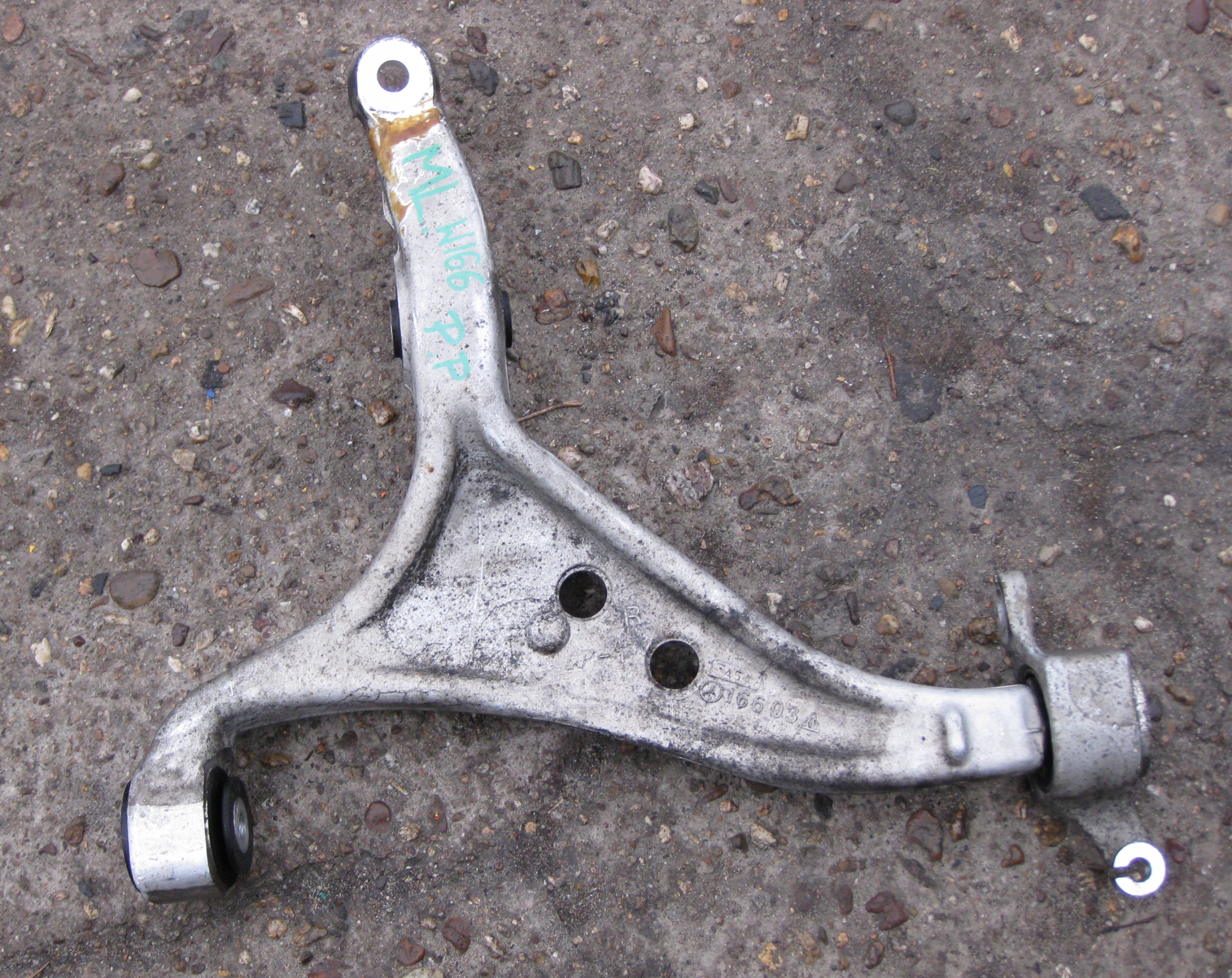 MERCEDES ML W166 3.0 CDI 12R arm right front