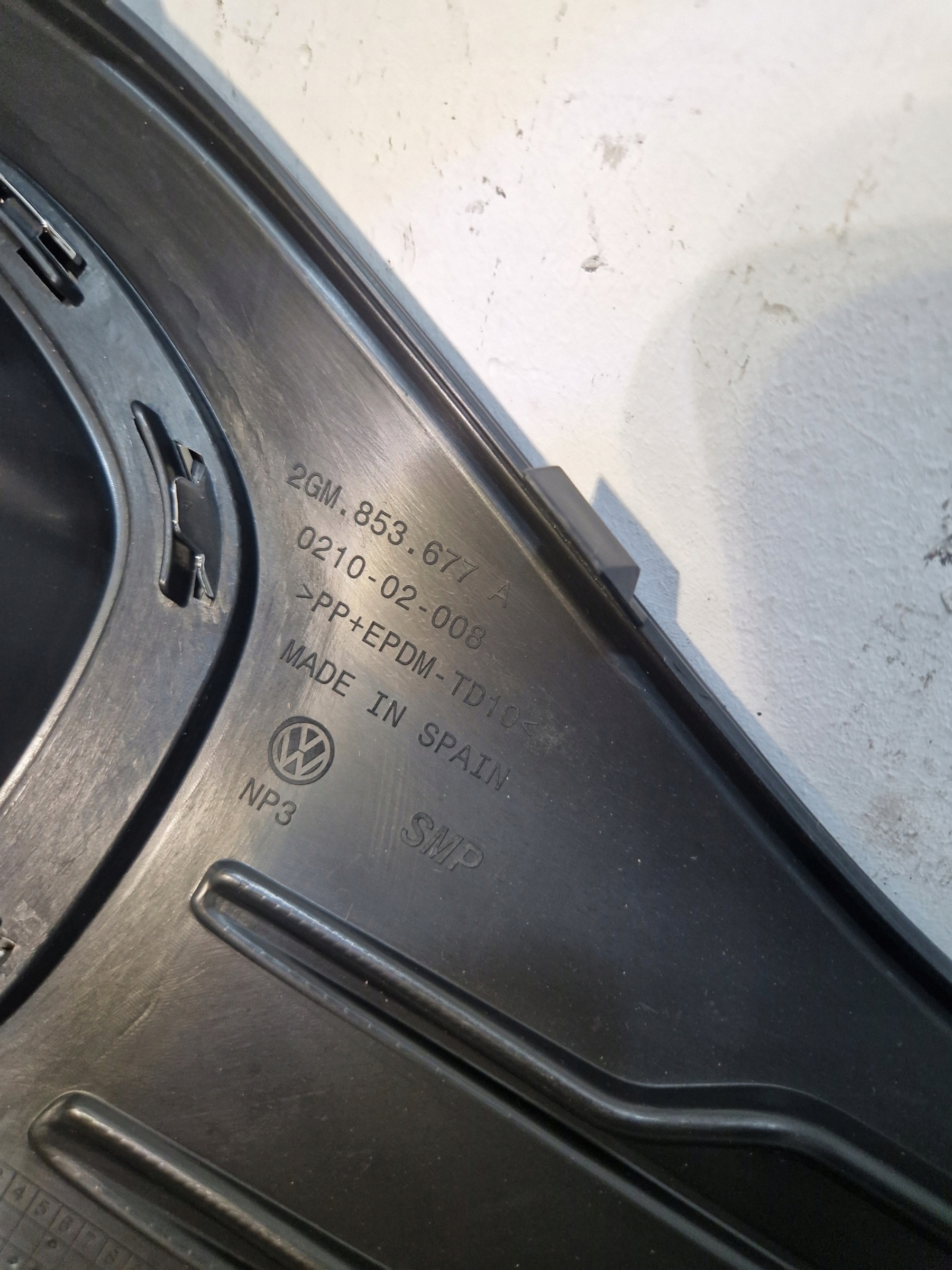 * VW T-CROSS grid bumper front front 2GM853677A