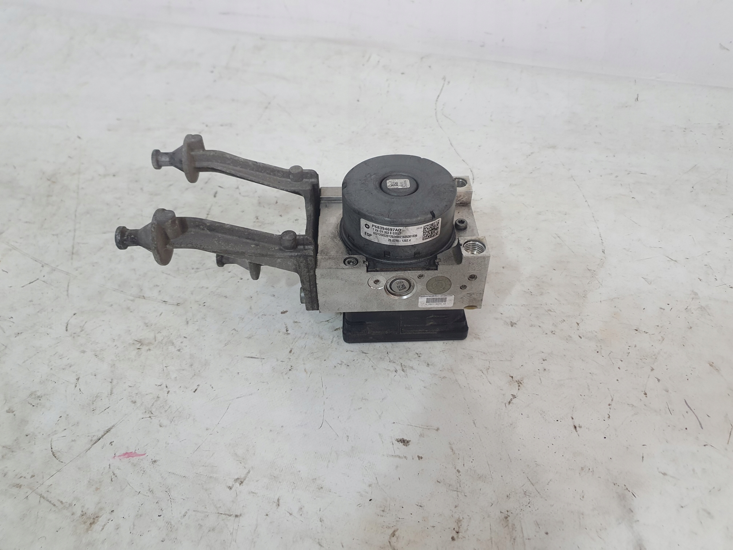 DODGE CHARGER LIFT 15- SXT pump ABS control unit 68394697AD