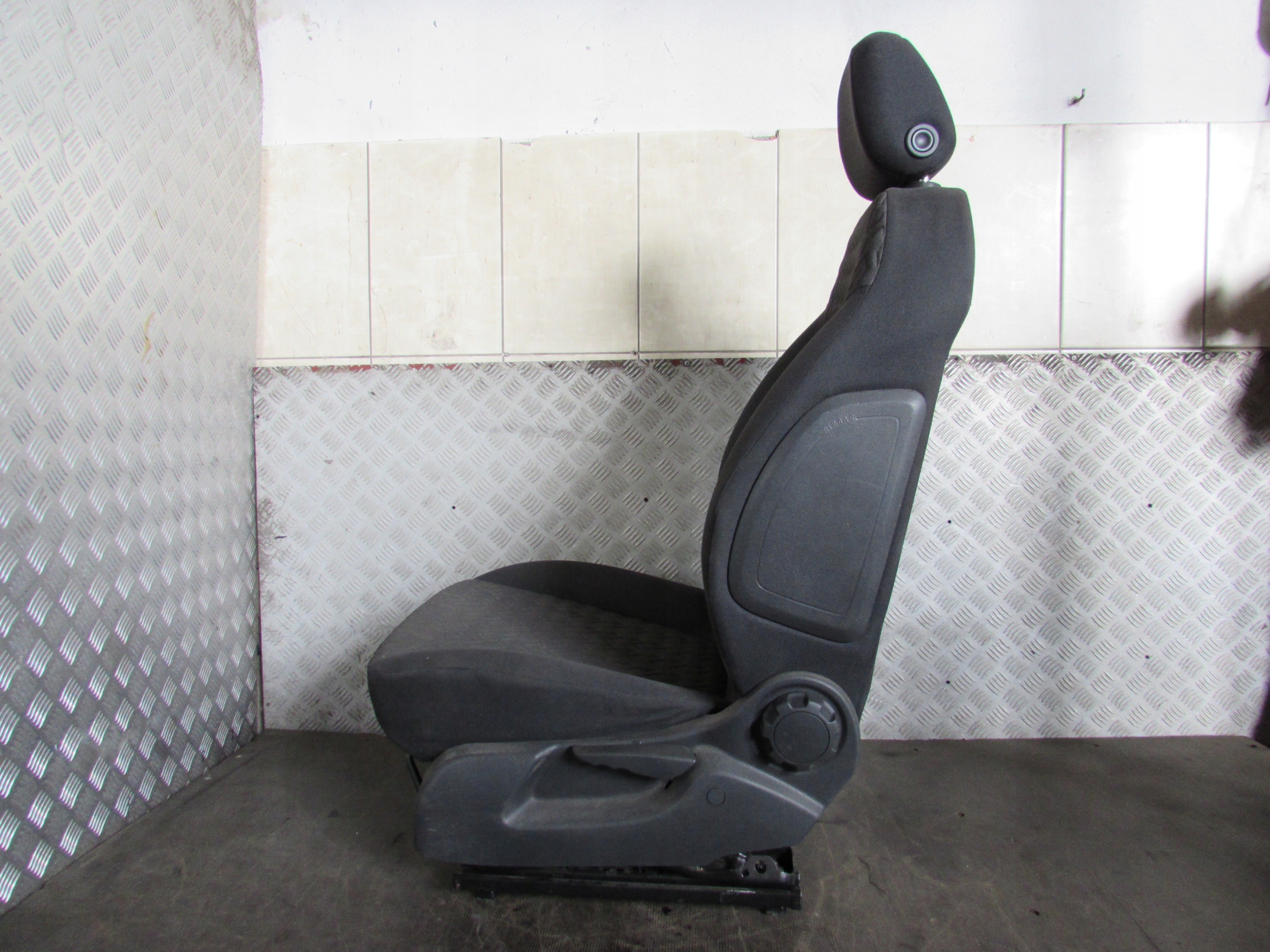 кресло передний левый opel CORSA d 06-11 r.