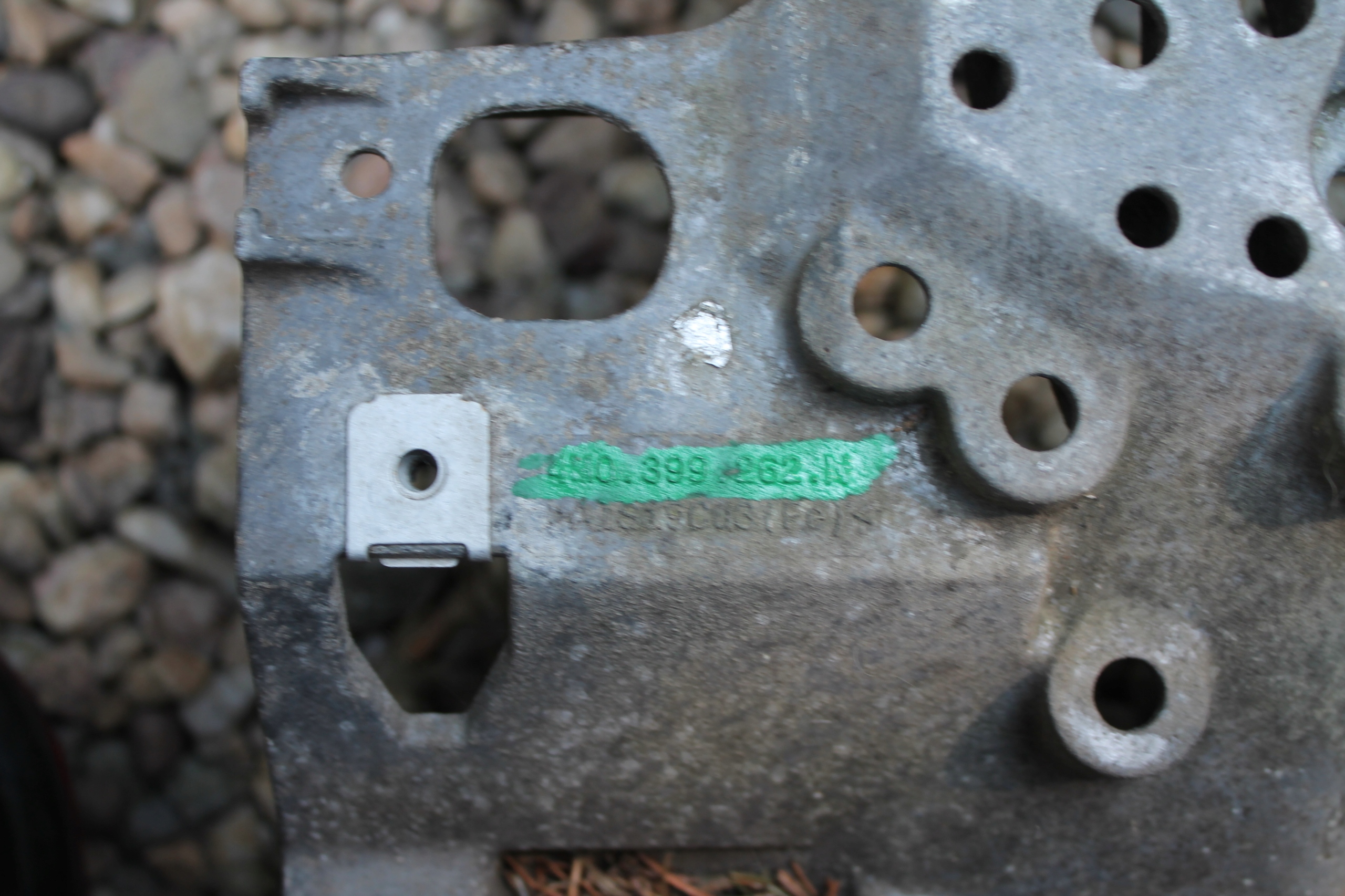1382. Getriebehalter Getriebe getriebe 4M0399262N
