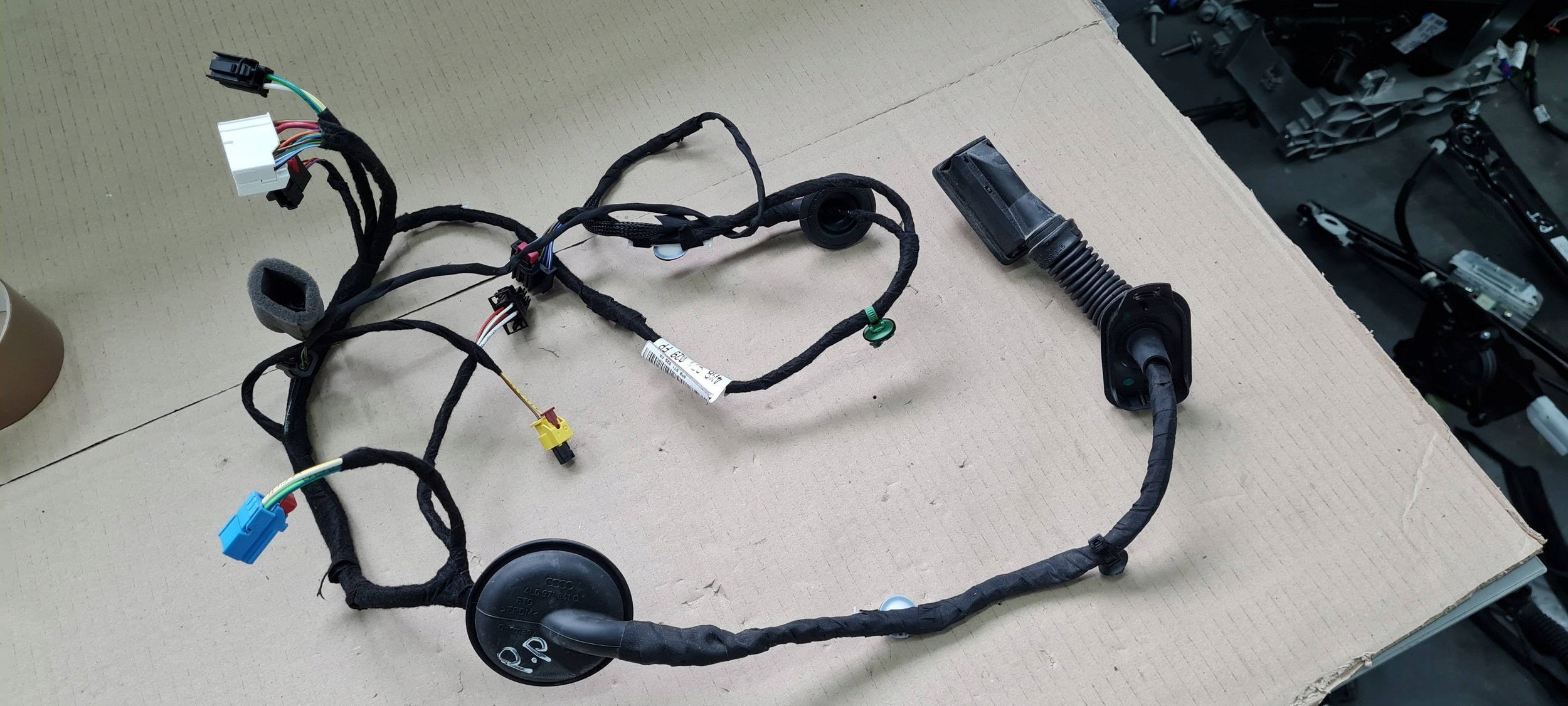 SQ8 4M RSQ8 Q8 bundle wiring door left front below KAMERE 4M8971029FP
