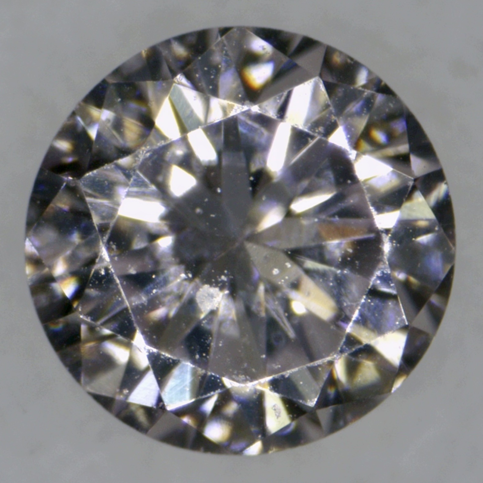 Přírodní diamant 0.04 ct Šedý VS2 Brilant certifikát Wbd