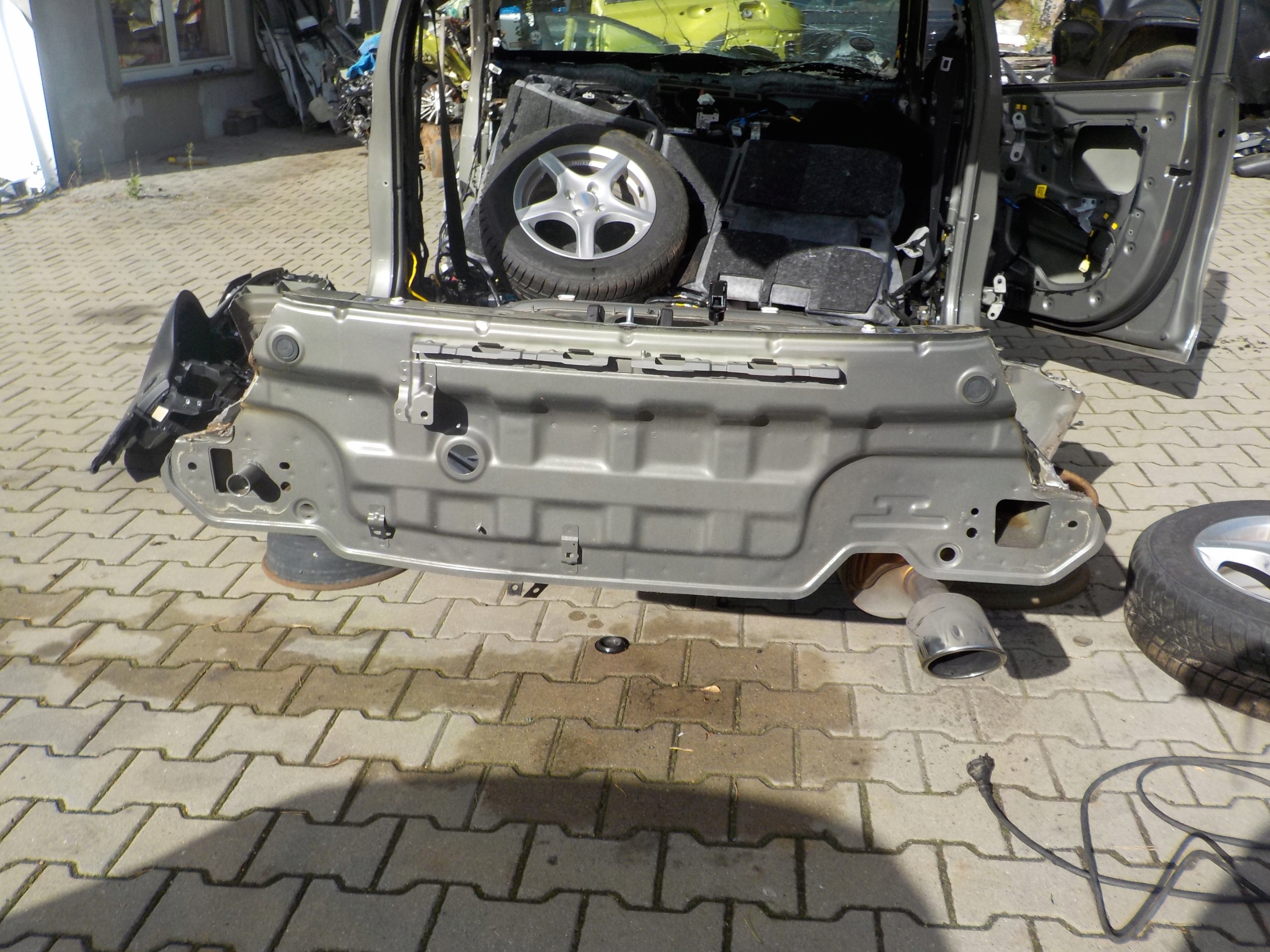 KIA STONIC 2017 PAS TYŁ TYLNY WZMOCNIENIE WANNA