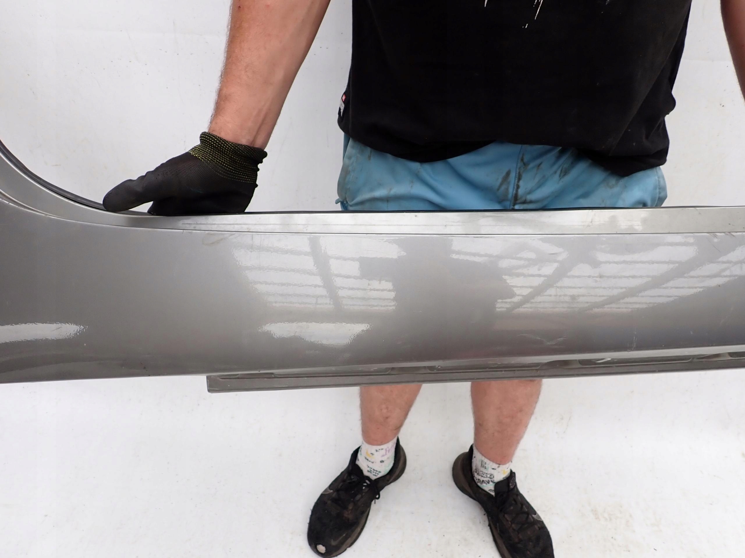 BMW Z4 and 1 E85 E86 02-09 threshold right moulding threshold right