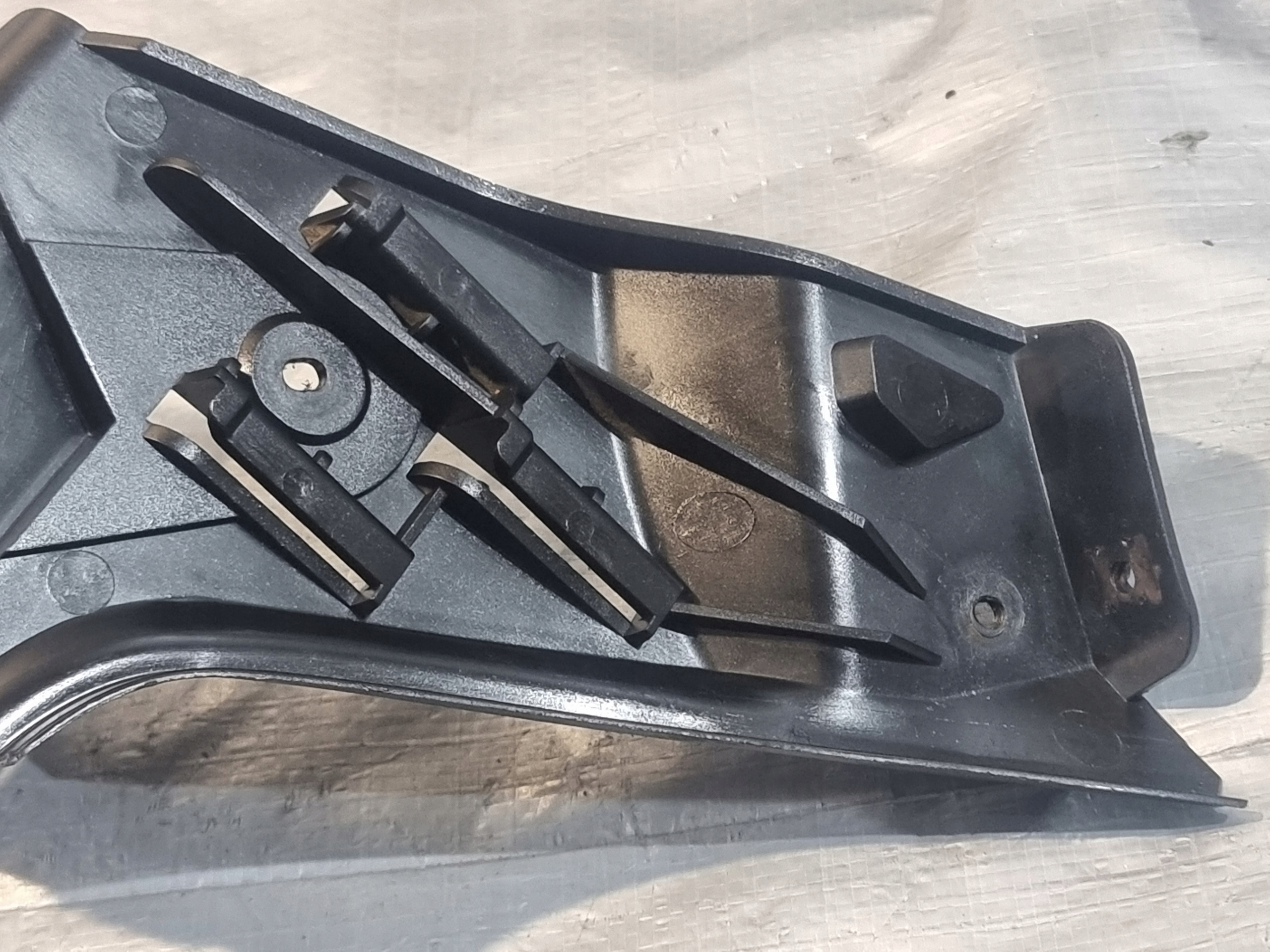 bumper bracket left rear part OE 6Q6807375 VW POLO IV 4