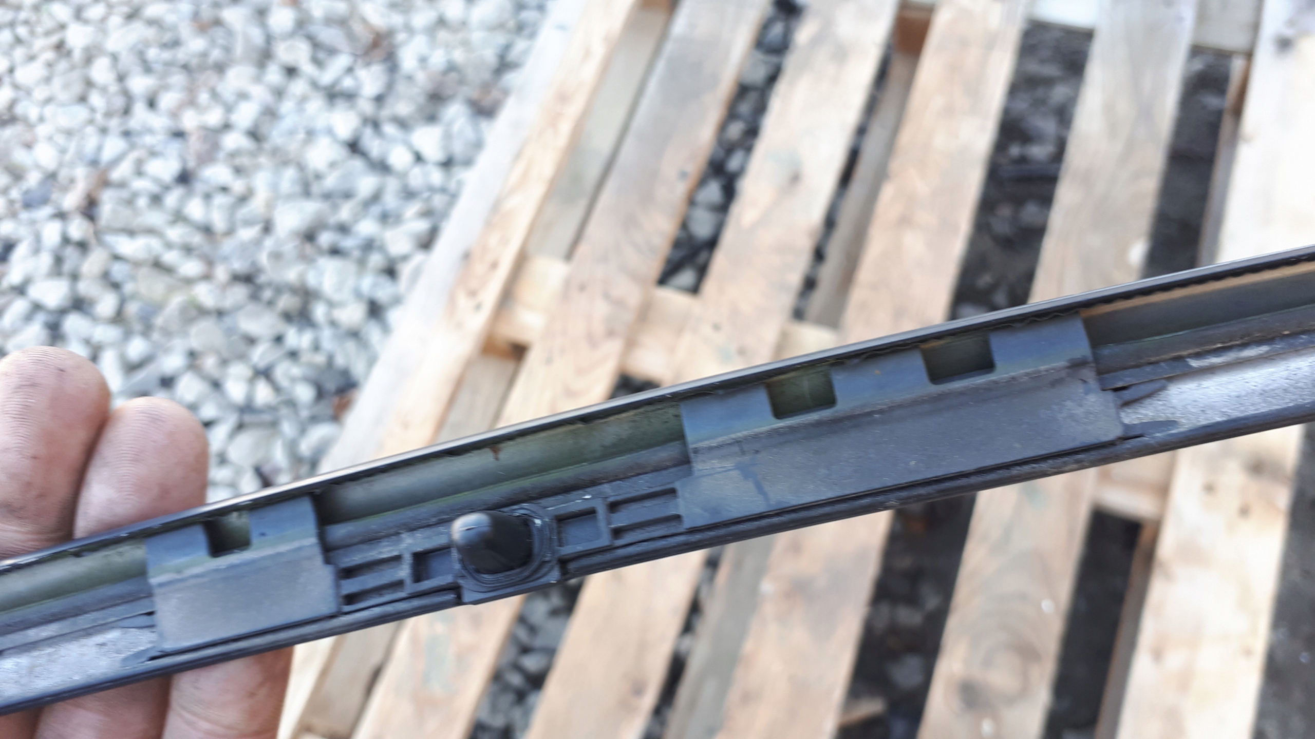 A4 B8 LIFT moulding bodywork roofs left black