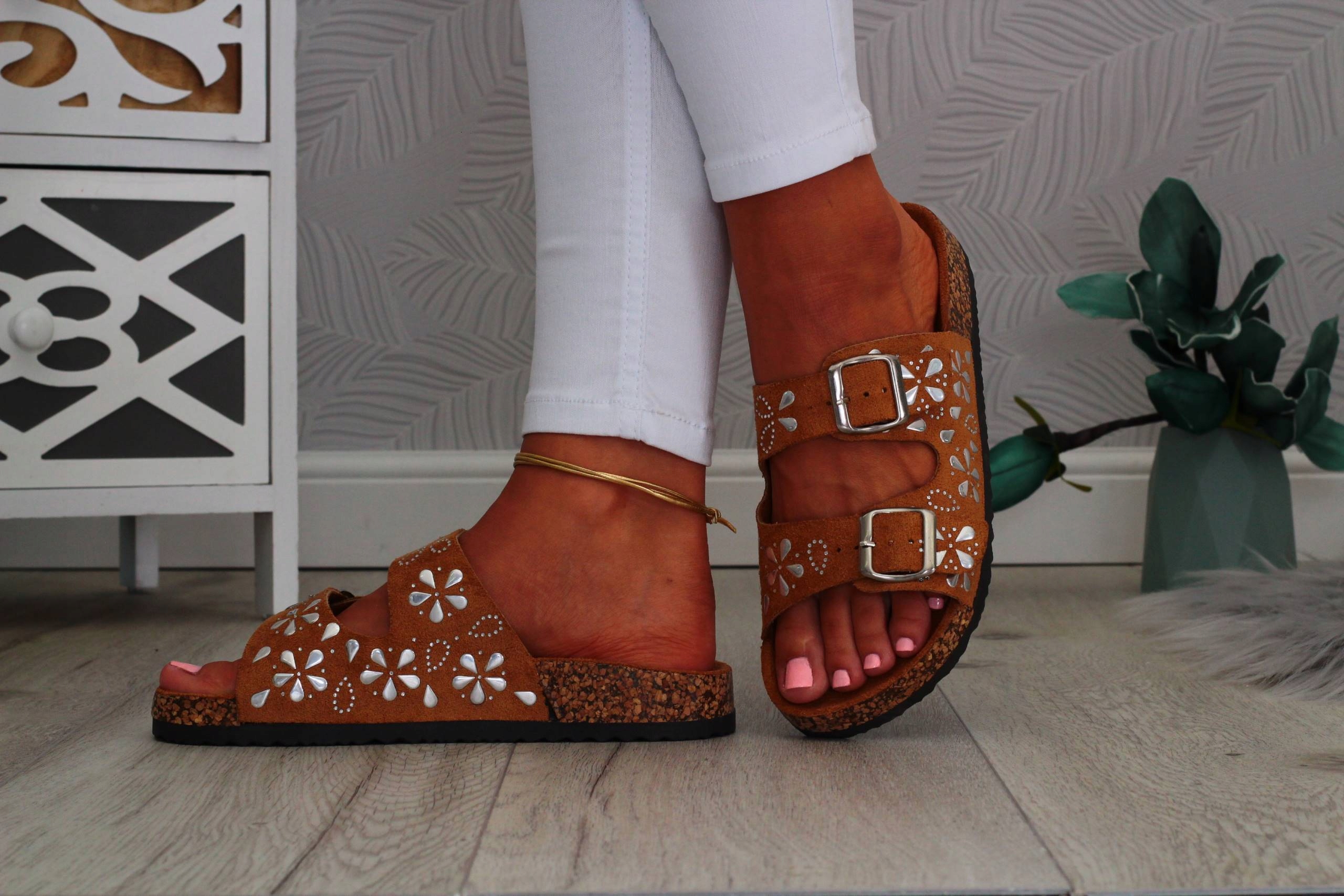 KLAPKI DAMSKIE NA KORKU STYLOWE KLAMRY PROFILOWANE Rozmiar 37