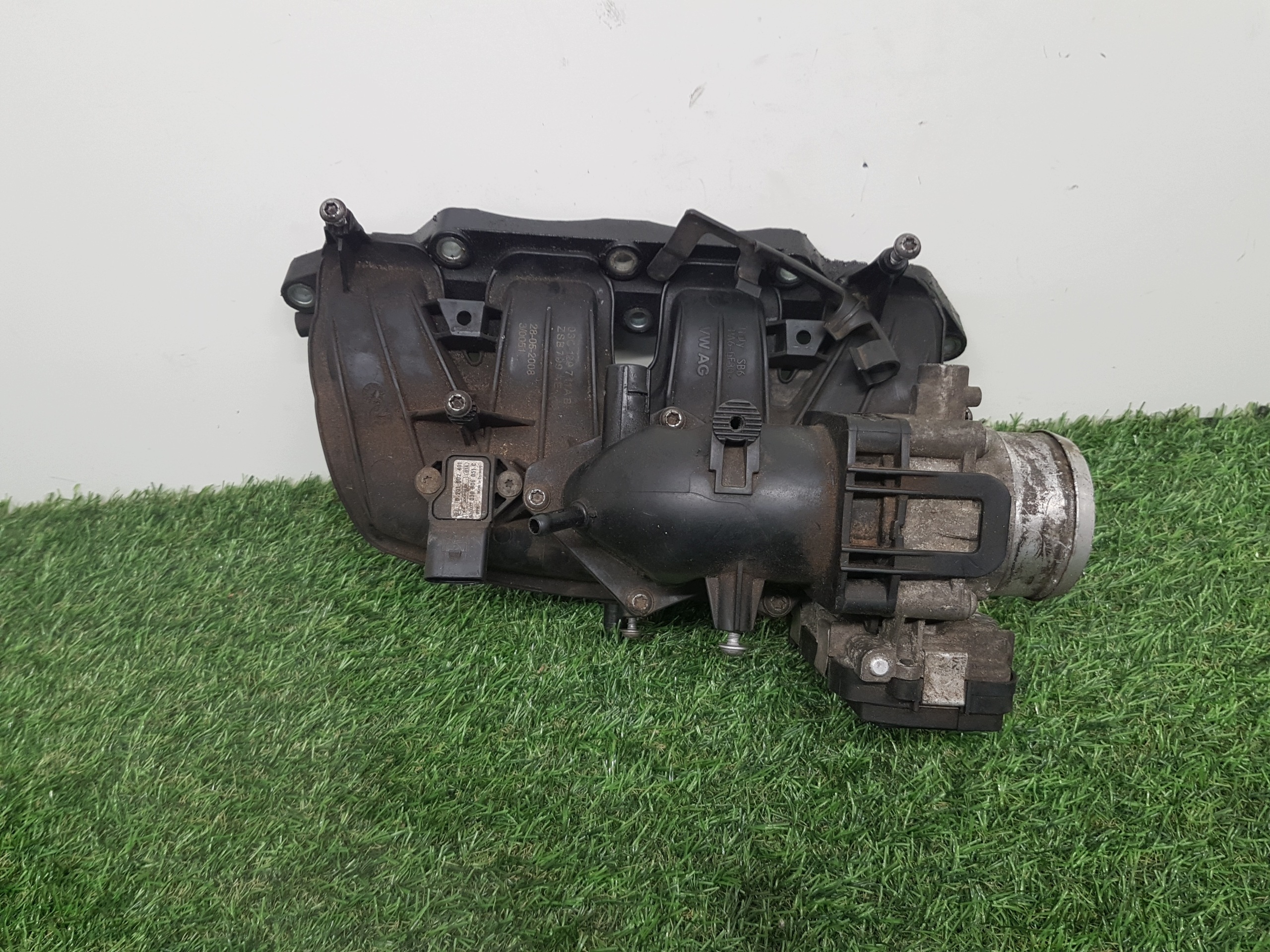 intake manifold VOLKSWAGEN EOS 03C129711AB 03C133062D