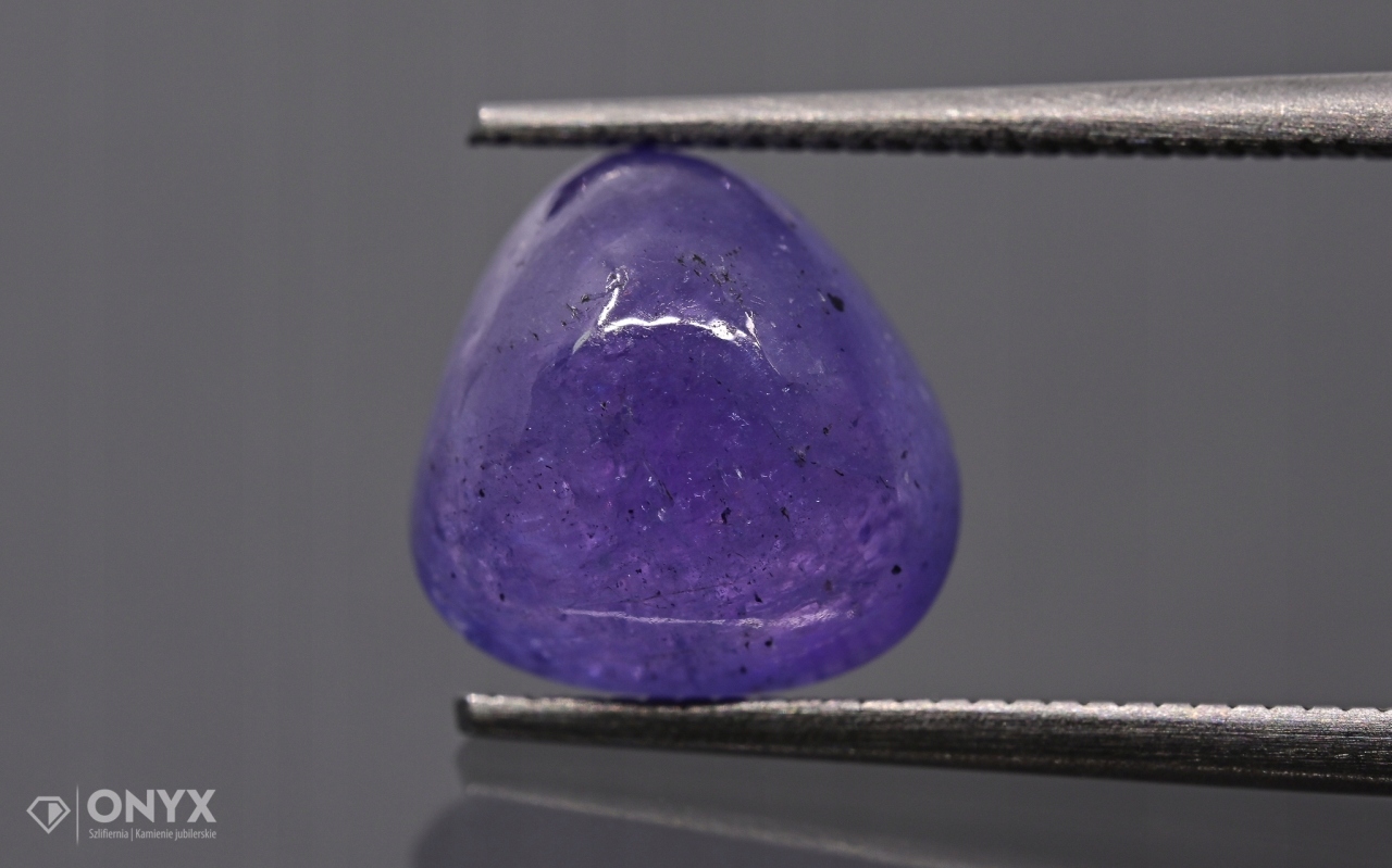 Tanzanit kabošon nepravidelný 9,5x9 mm