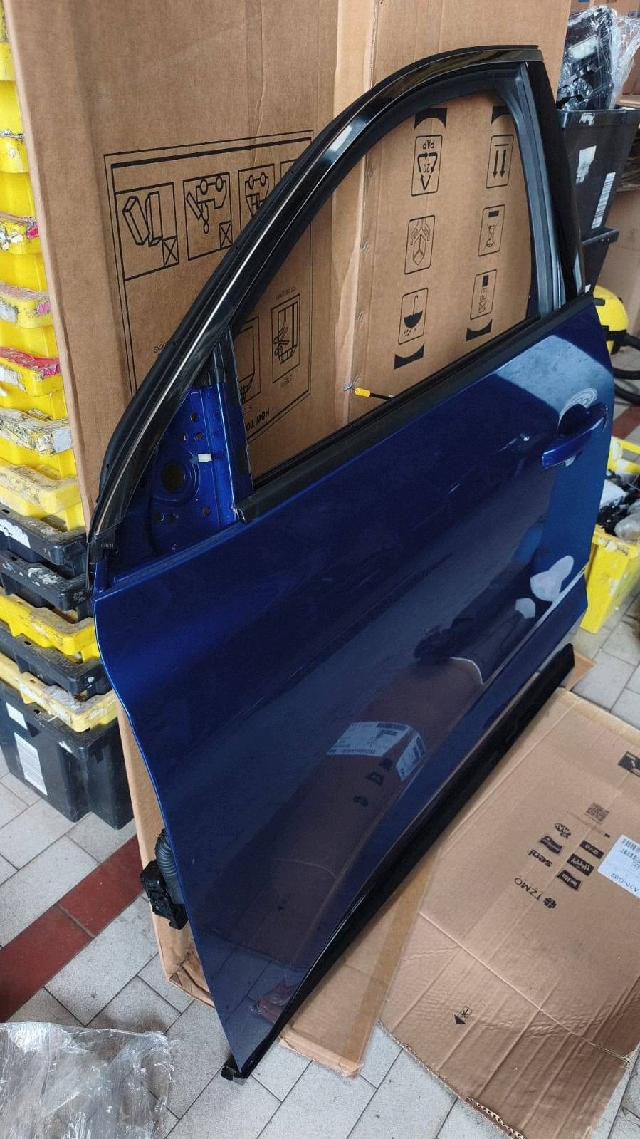 door front front side left Renault Austral BIYNN / TERQH w colour!