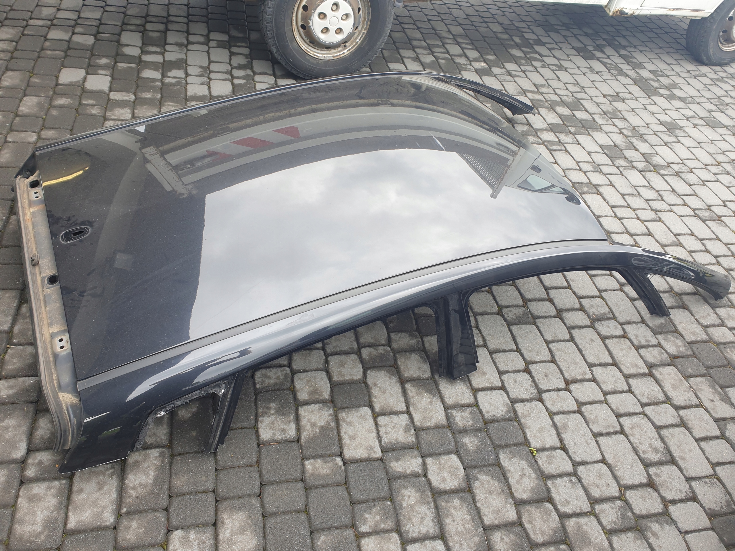 dach KIA VENGA 5D HB 2009